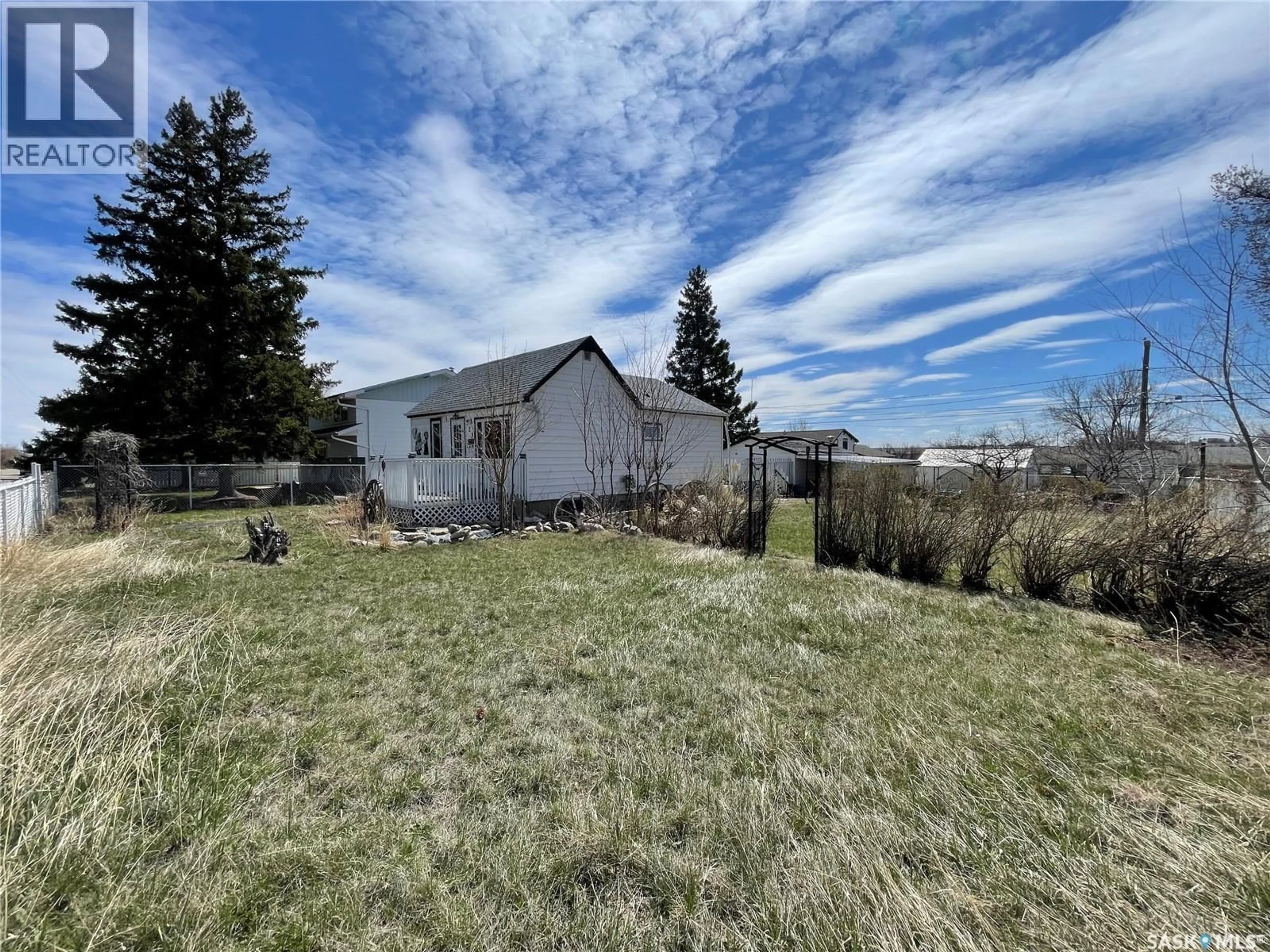 A pic from outside/outdoor area/front of a property/back of a property/a pic from drone, unknown for 921 OMINICA STREET, Moose Jaw Saskatchewan S6H0J1
