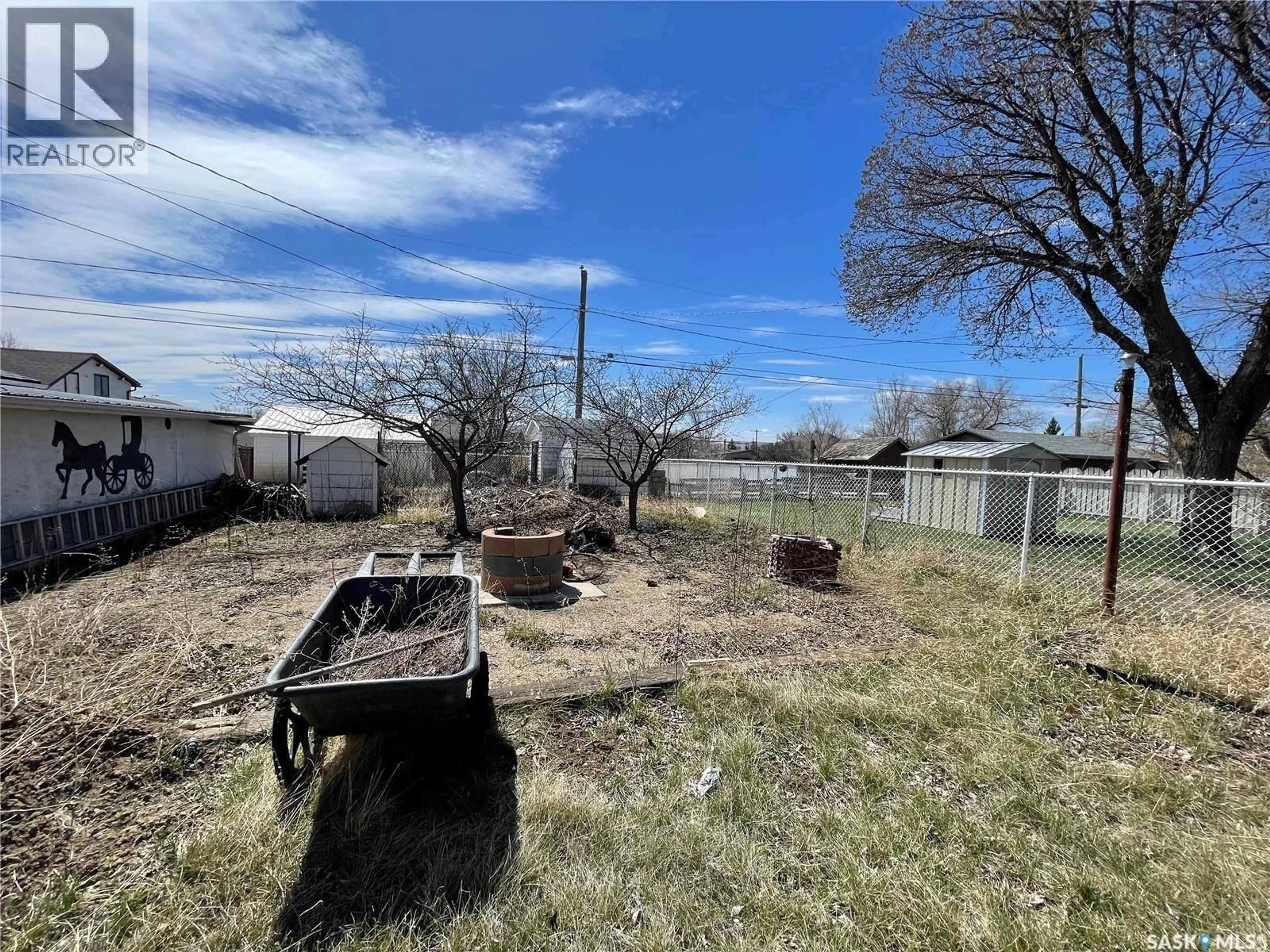 A pic from outside/outdoor area/front of a property/back of a property/a pic from drone, street for 921 OMINICA STREET, Moose Jaw Saskatchewan S6H0J1