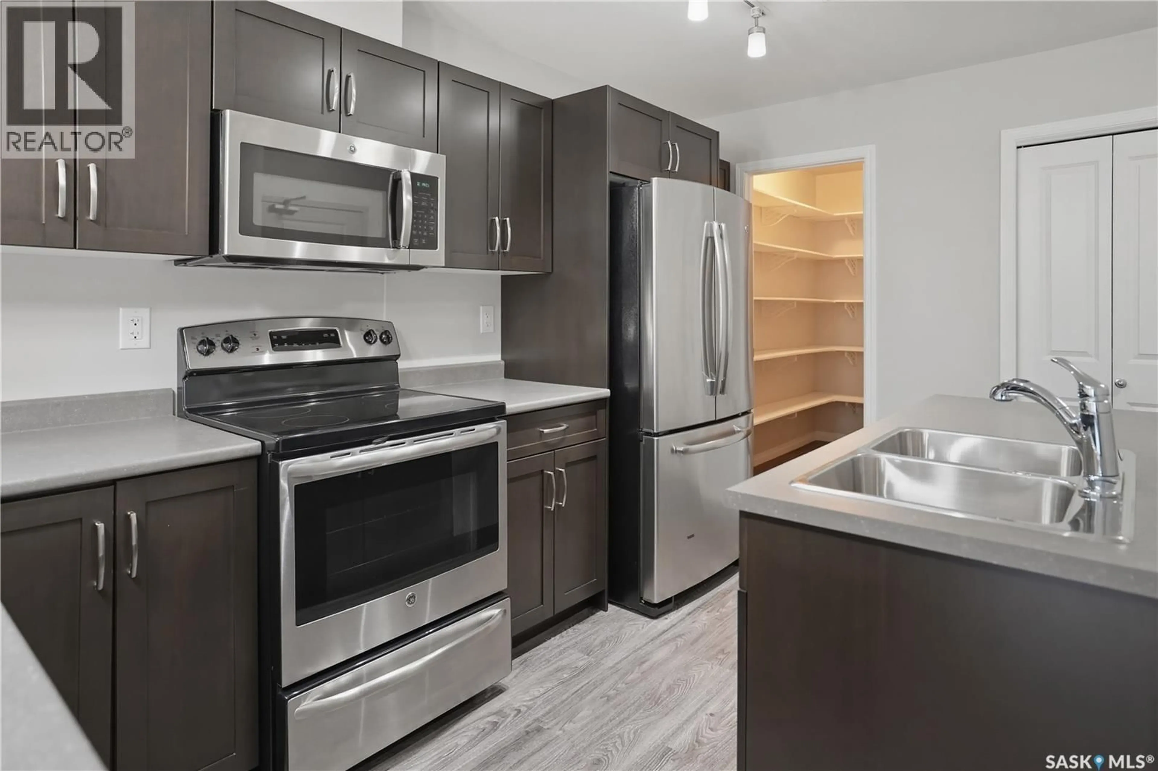 Standard kitchen, unknown for 201 - 2452 KILLDEER DRIVE, North Battleford Saskatchewan S9A3T5