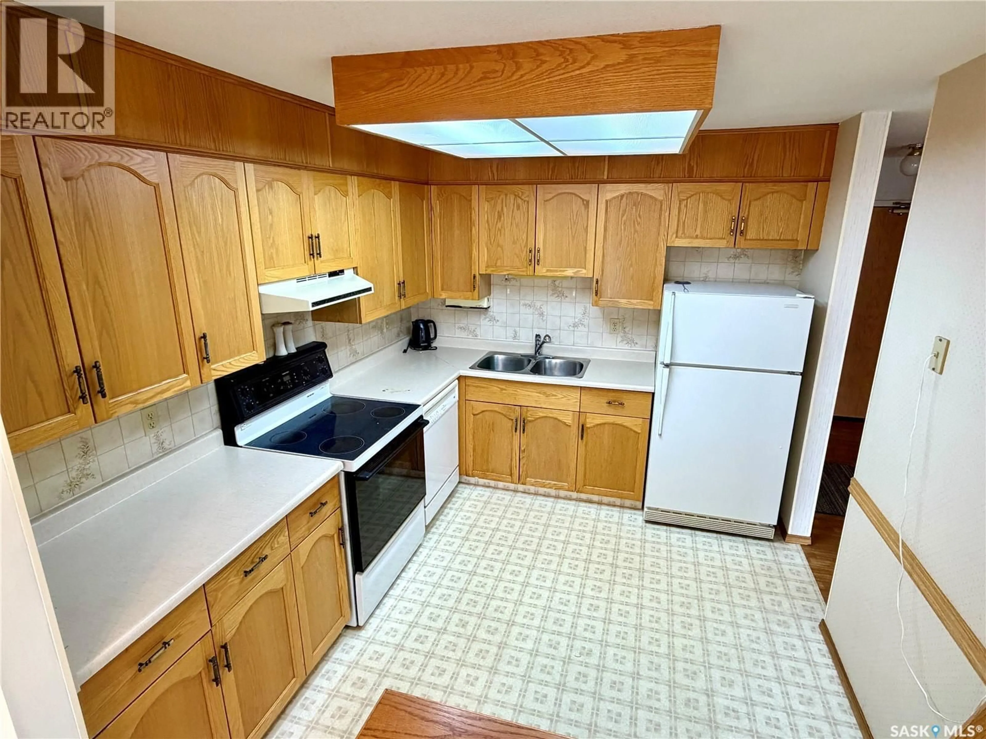 Standard kitchen, unknown for 105 - 1442 102ND STREET, North Battleford Saskatchewan S9A1G7