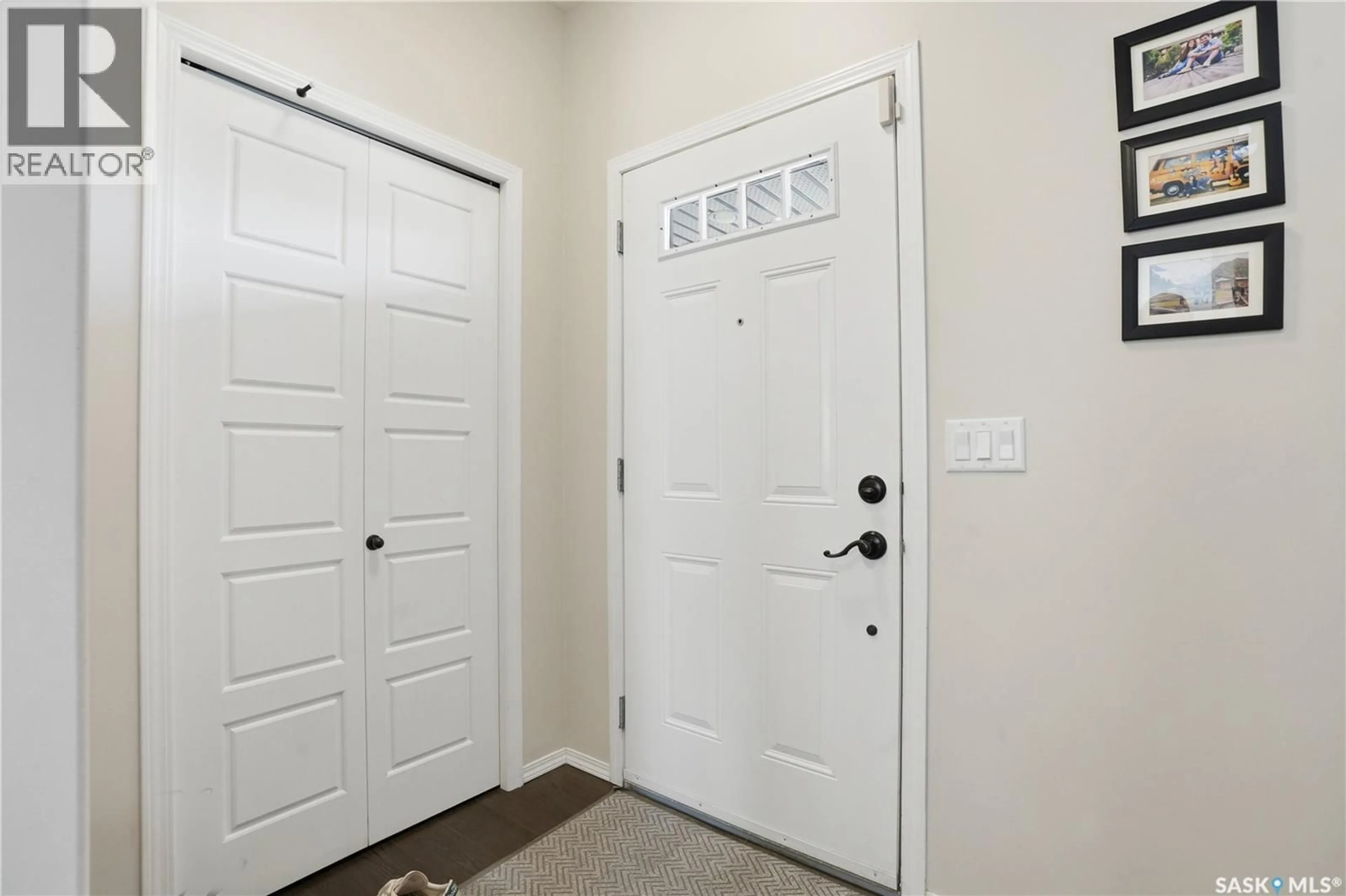 Indoor entryway for 739 150 LANGLOIS WAY, Saskatoon Saskatchewan S7T0L4