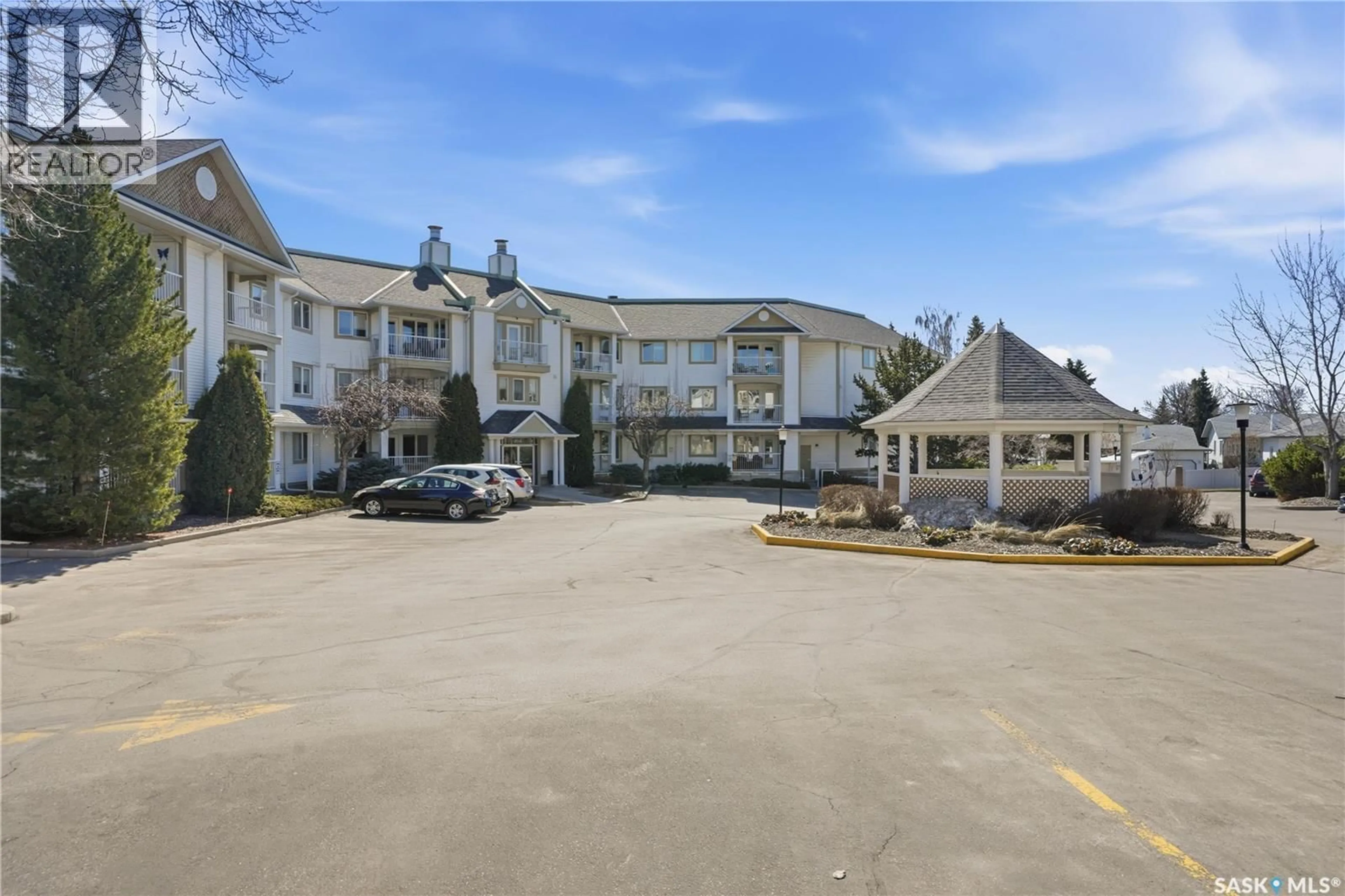 Patio, mountain view for 305 - 233 PINEHOUSE DRIVE, Saskatoon Saskatchewan S7K7Z4