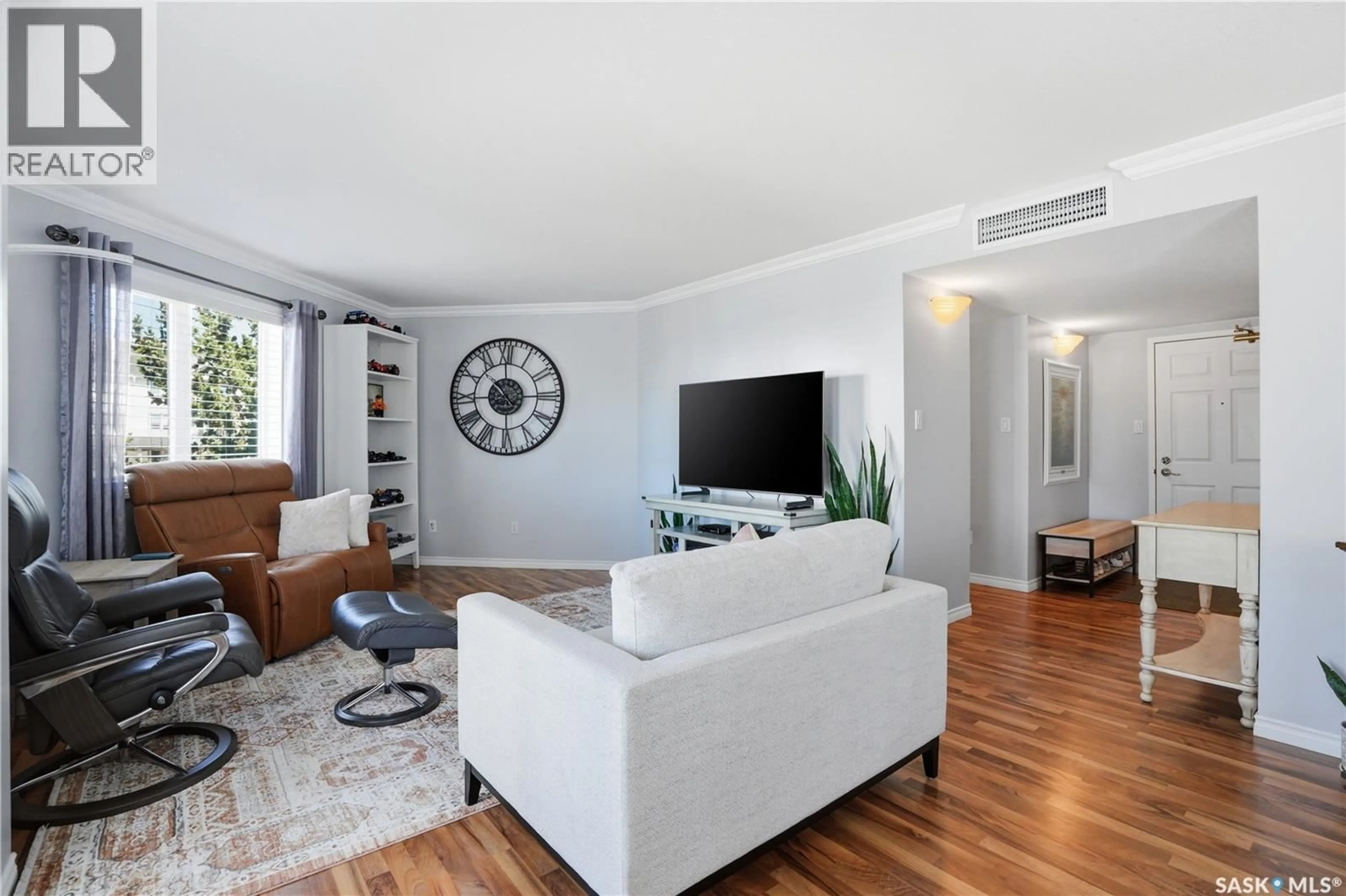 Living room with furniture, unknown for 305 - 233 PINEHOUSE DRIVE, Saskatoon Saskatchewan S7K7Z4
