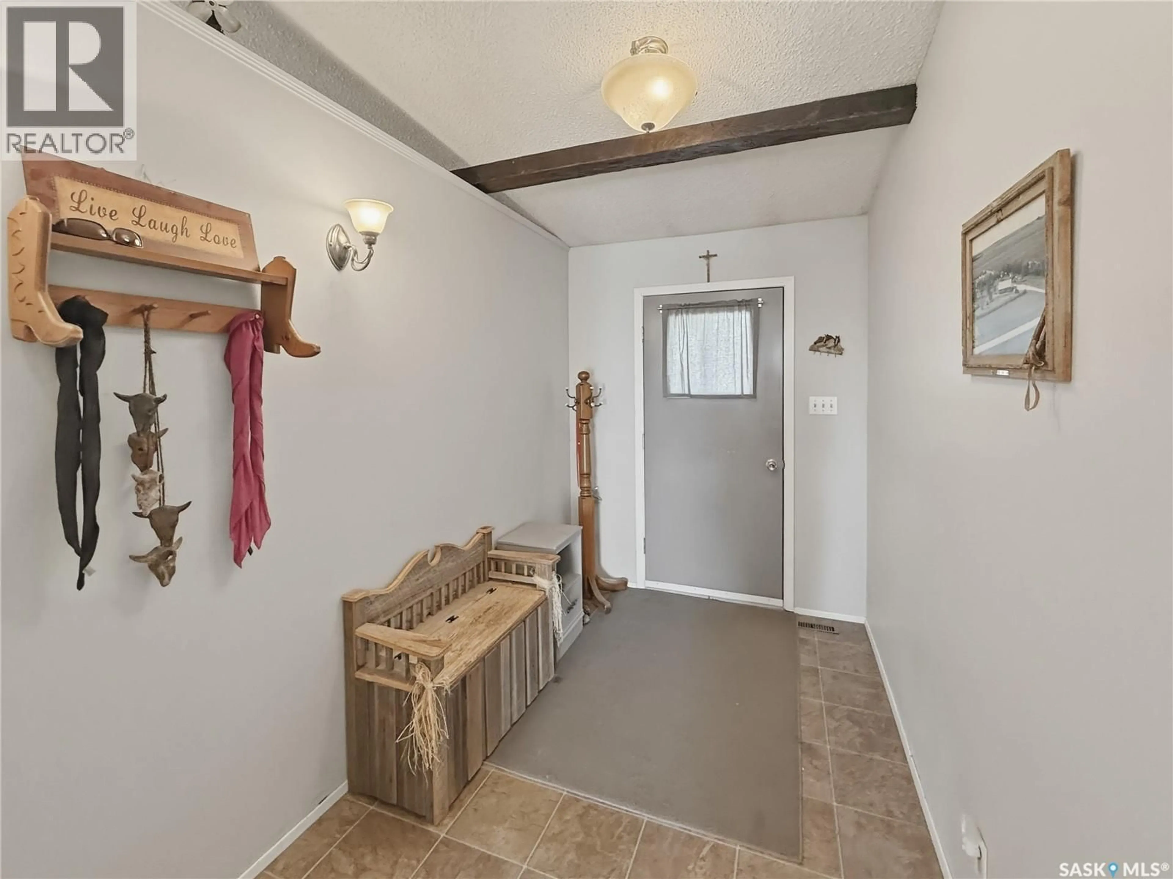 Indoor entryway for Northwest - SWIFT CURRENT ACREAGE, Swift Current Rm No. 137 Saskatchewan S9H3V6