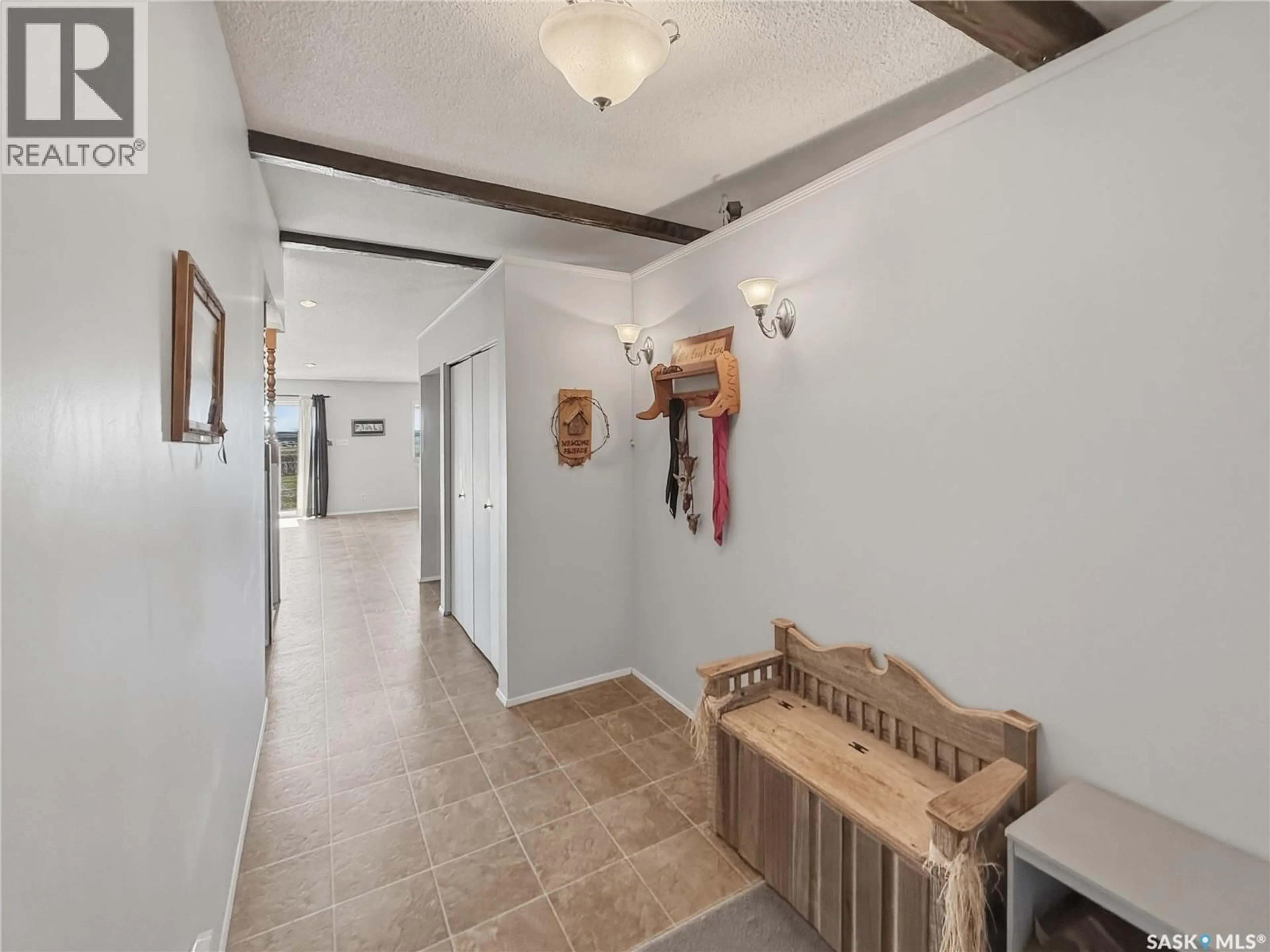Indoor foyer for Northwest - SWIFT CURRENT ACREAGE, Swift Current Rm No. 137 Saskatchewan S9H3V6