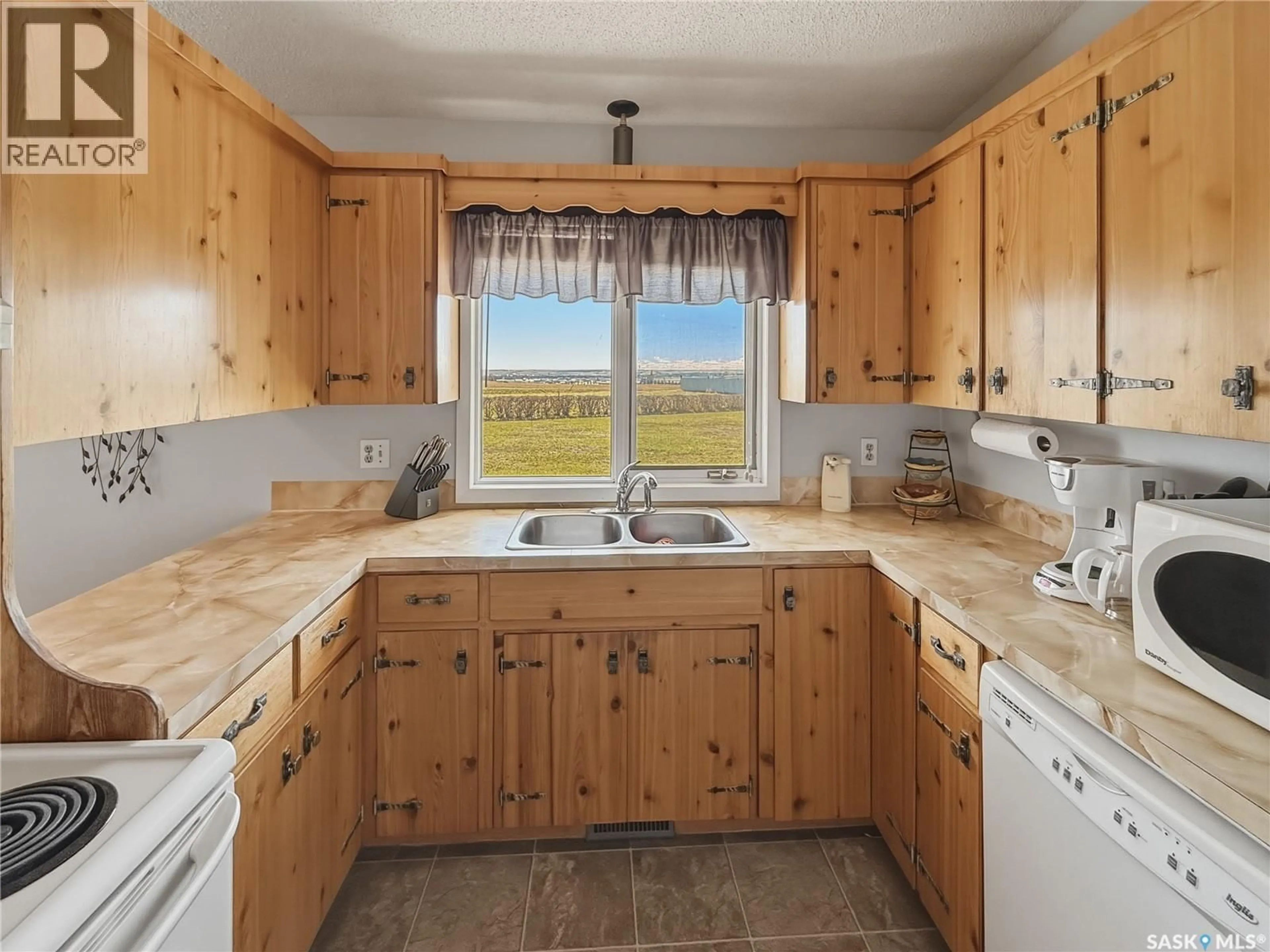 Standard kitchen, unknown for Northwest - SWIFT CURRENT ACREAGE, Swift Current Rm No. 137 Saskatchewan S9H3V6