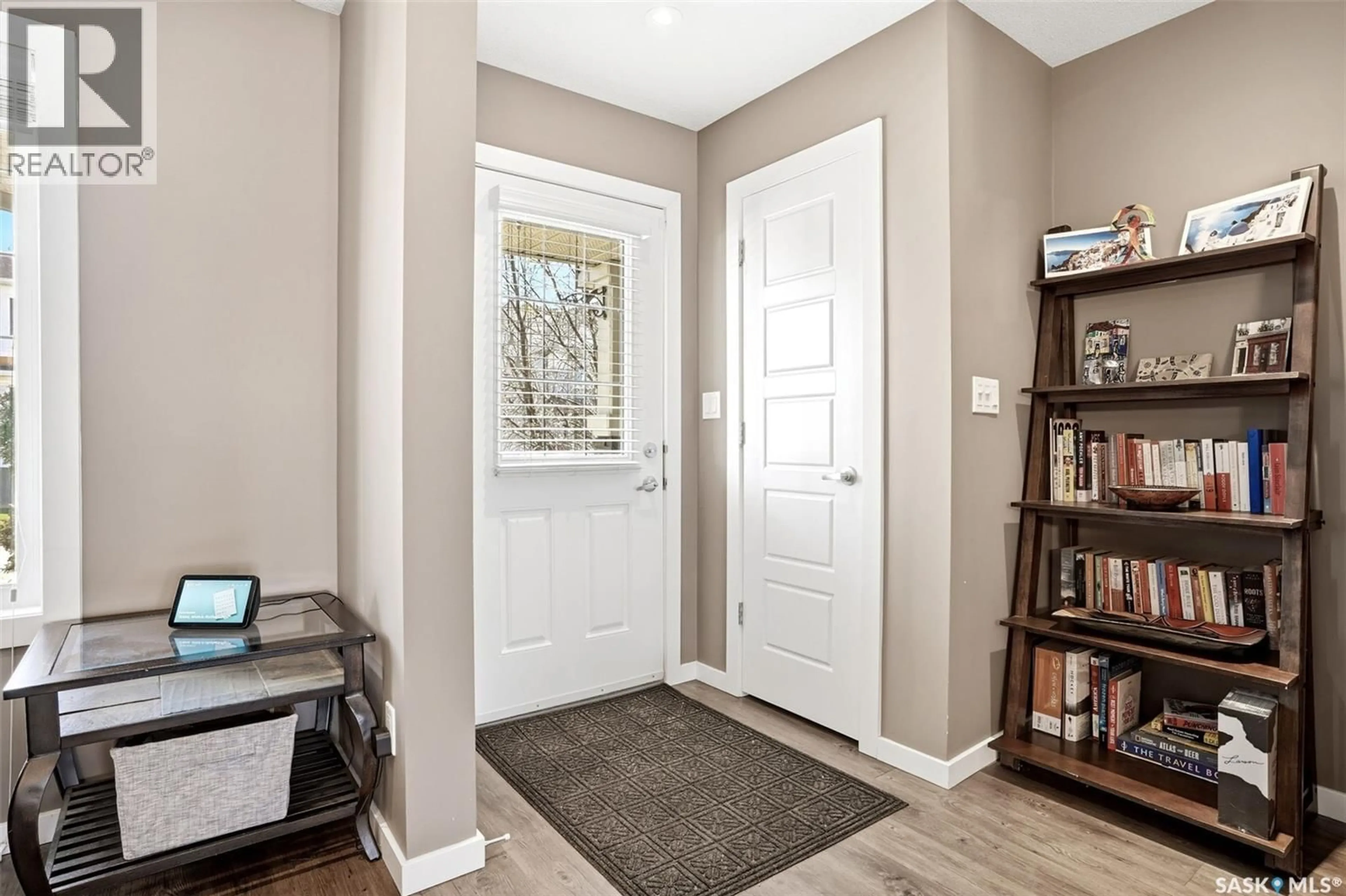 Indoor entryway for 4604 ALBULET DRIVE, Regina Saskatchewan S4W0R3