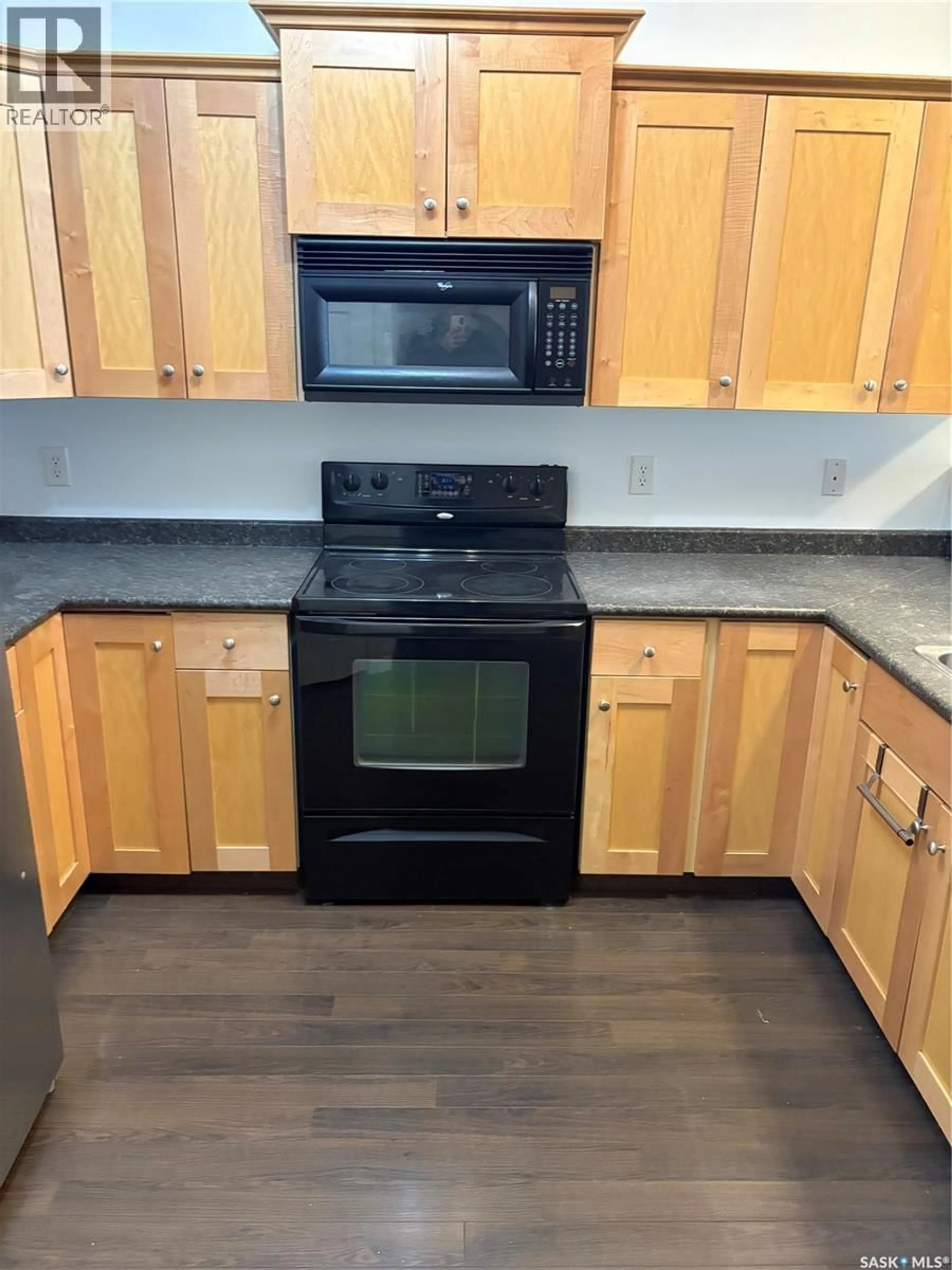 Standard kitchen, unknown for 30 - 2801 WINDSOR PARK ROAD, Regina Saskatchewan S4V0M9