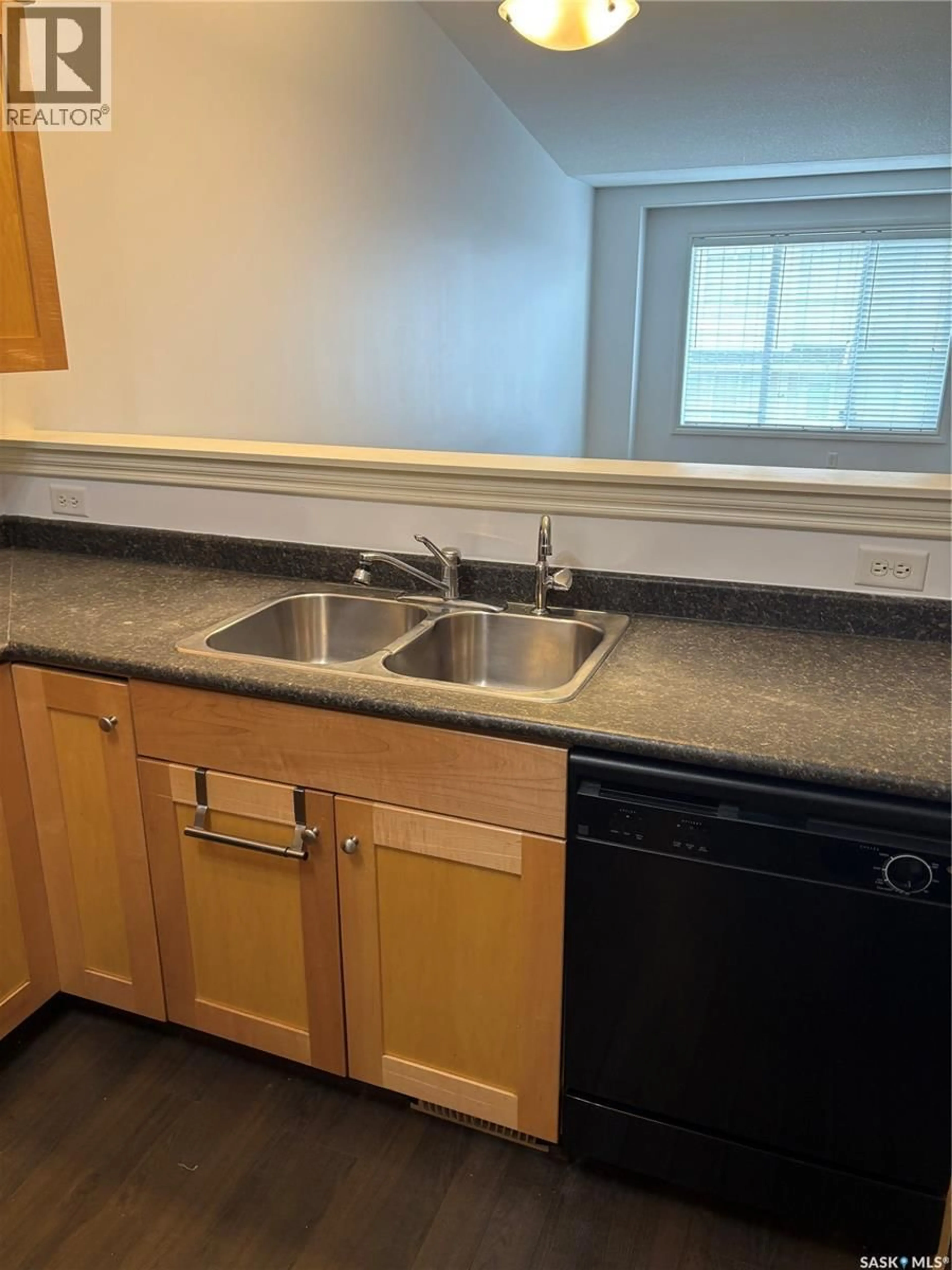 Standard kitchen, unknown for 30 - 2801 WINDSOR PARK ROAD, Regina Saskatchewan S4V0M9