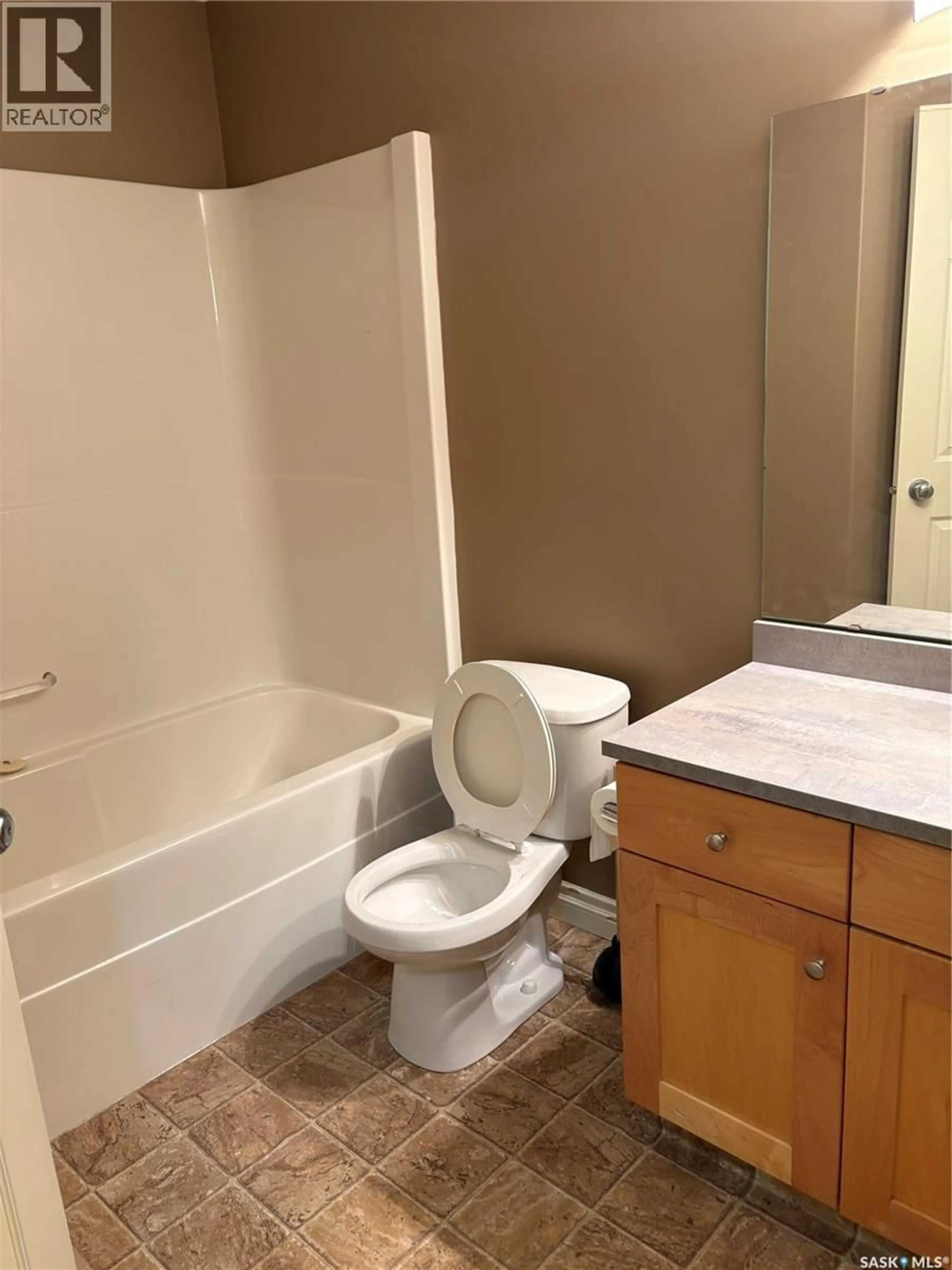 Standard bathroom, unknown for 30 - 2801 WINDSOR PARK ROAD, Regina Saskatchewan S4V0M9