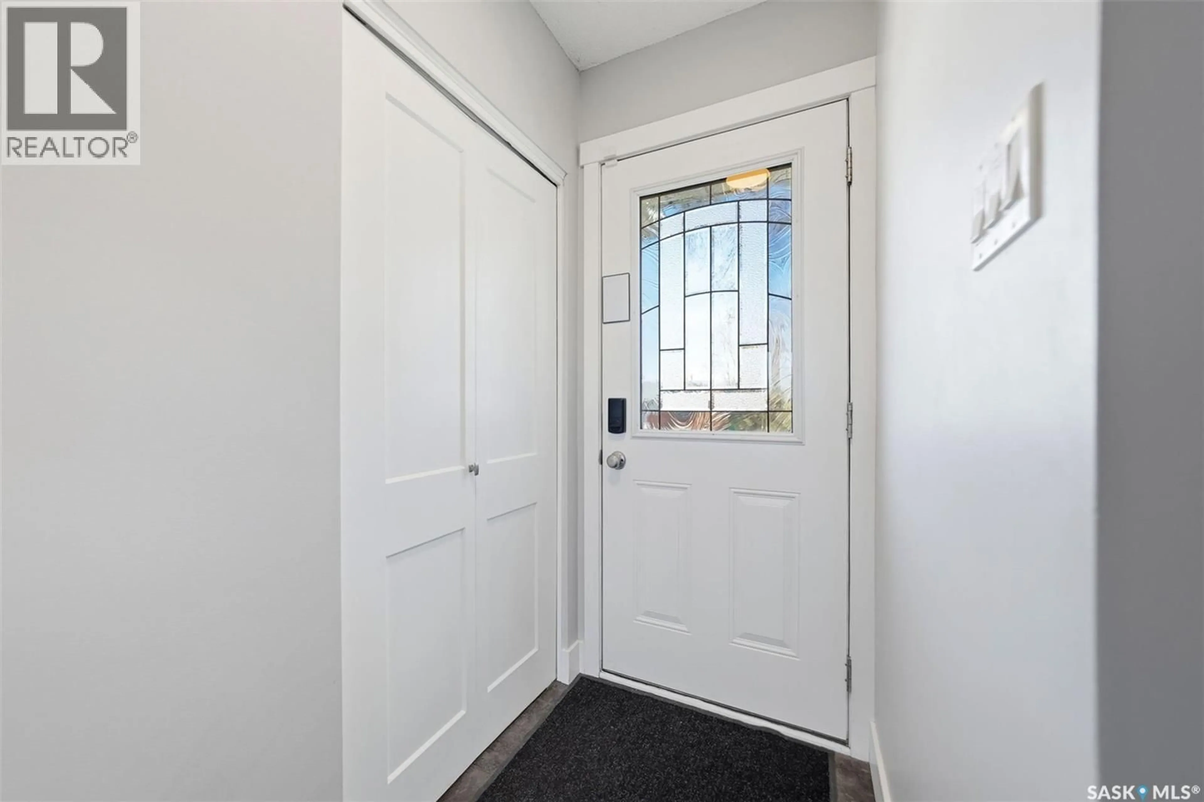 Indoor entryway for 1 RUPERT DRIVE, Saskatoon Saskatchewan S7K1B1