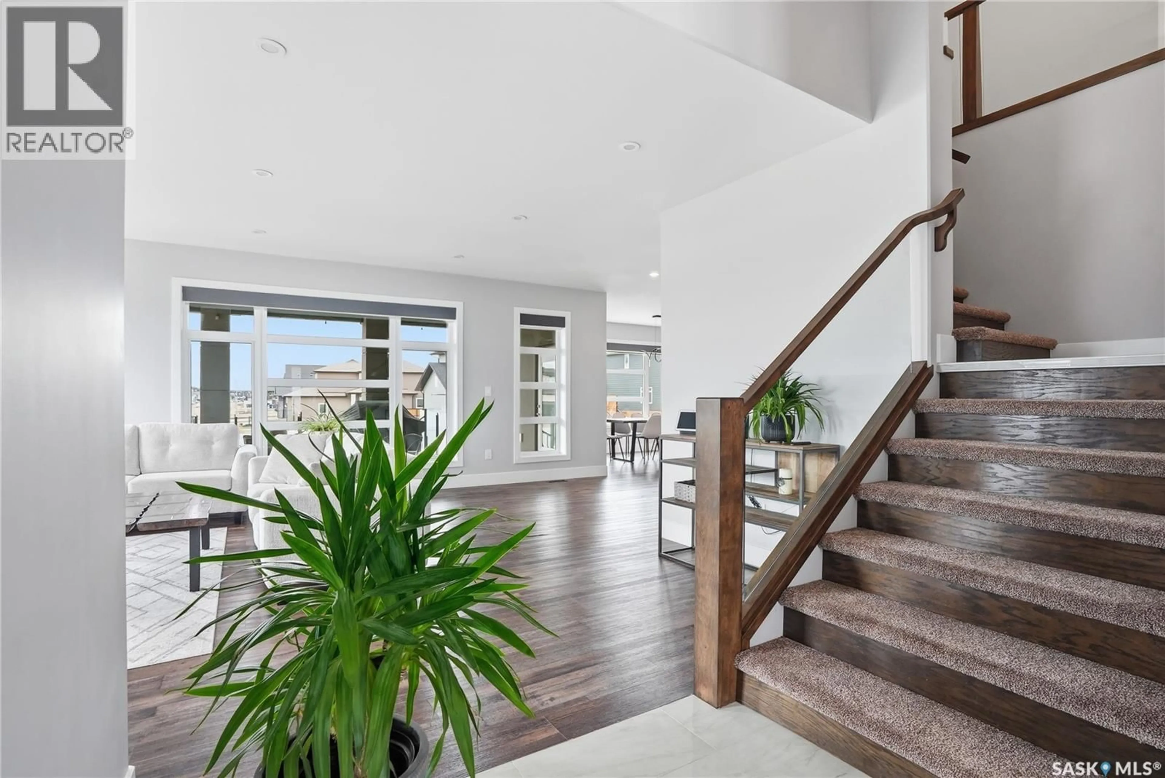 Indoor foyer for 103 FLYNN MANOR, Saskatoon Saskatchewan S7V0Z4