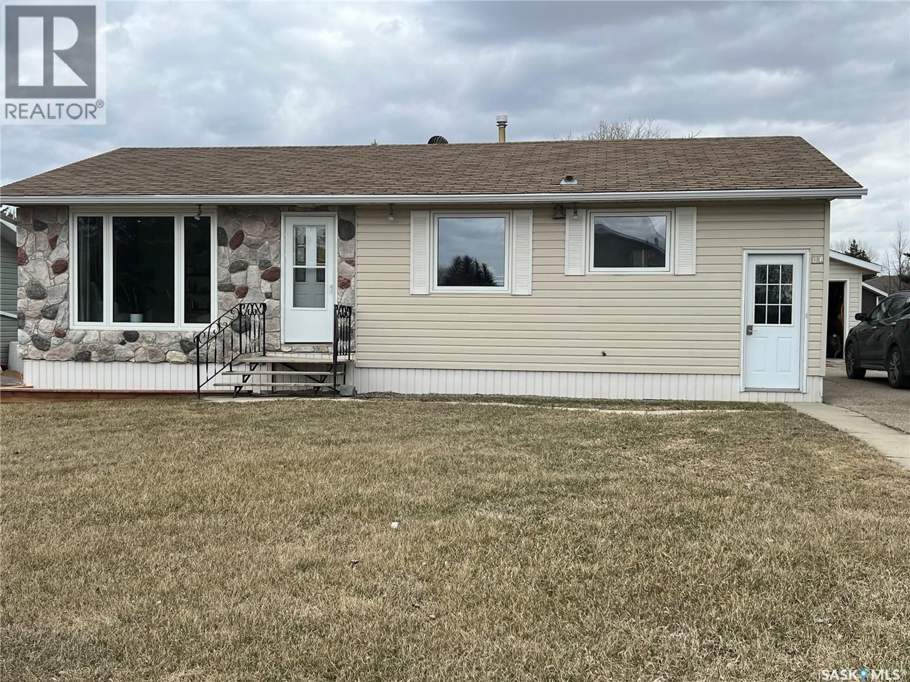 Home with vinyl exterior material, unknown for 901 THOMPSON STREET, Whitewood Saskatchewan S0G5C0