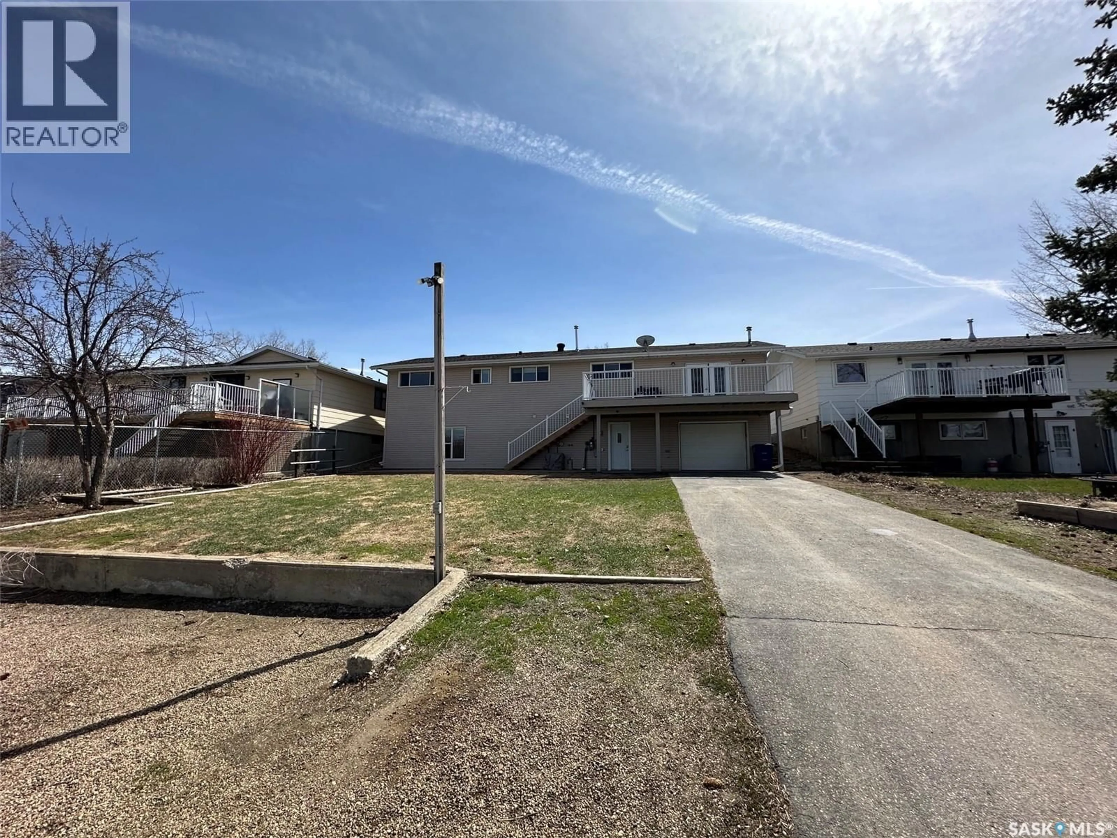 A pic from outside/outdoor area/front of a property/back of a property/a pic from drone, street for 1114 HERBERT AVENUE, Herbert Saskatchewan S0H2A0