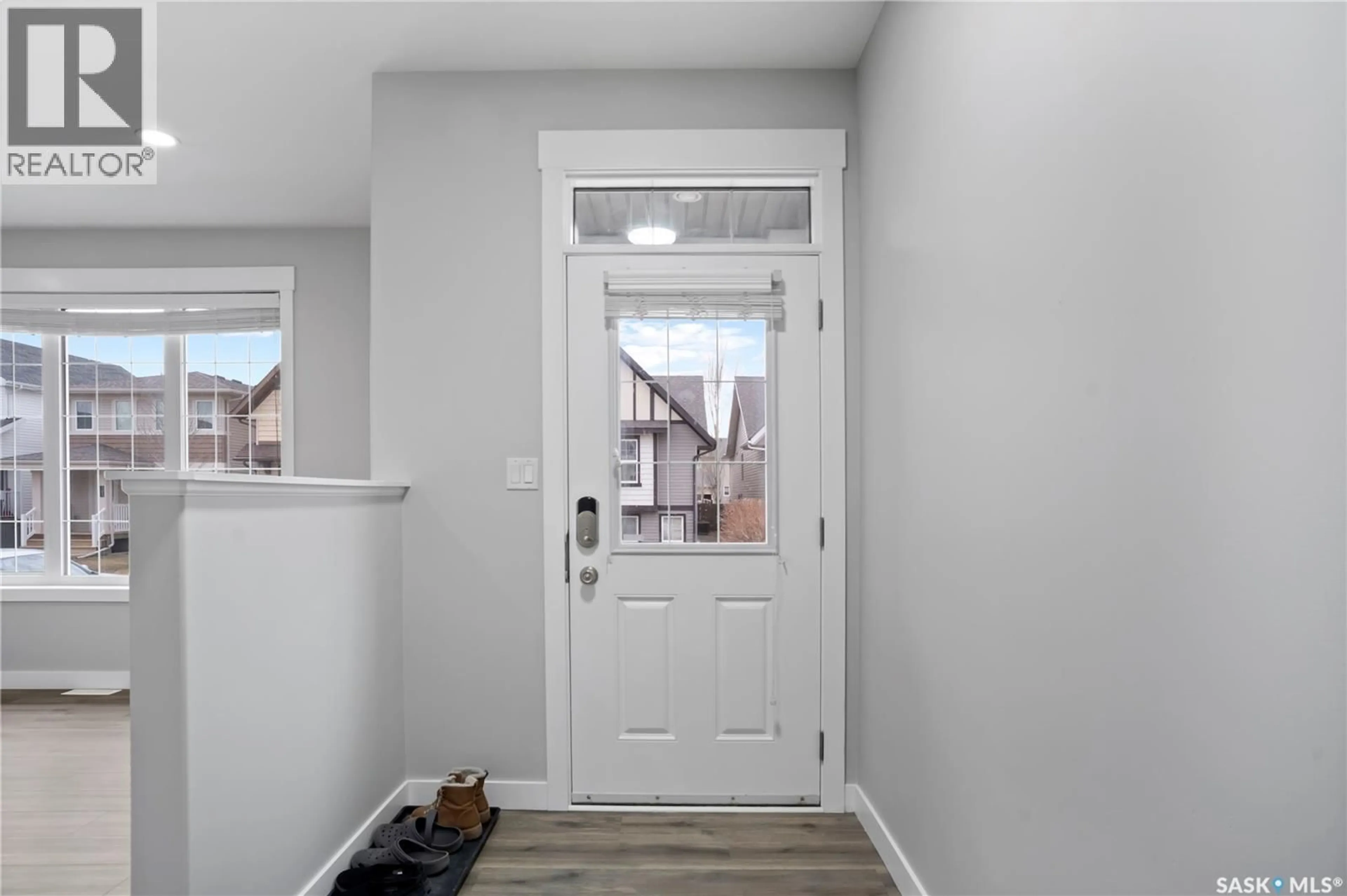 Indoor entryway for 5422 WHEREATT ROAD, Regina Saskatchewan S4W0K4