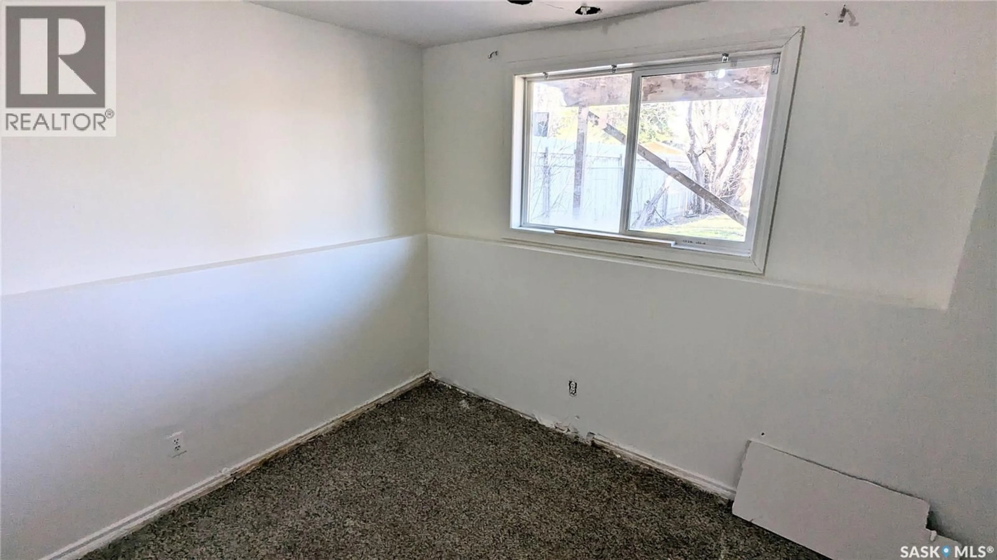 A pic of a room for 409 U AVENUE, Saskatoon Saskatchewan S7M3C4
