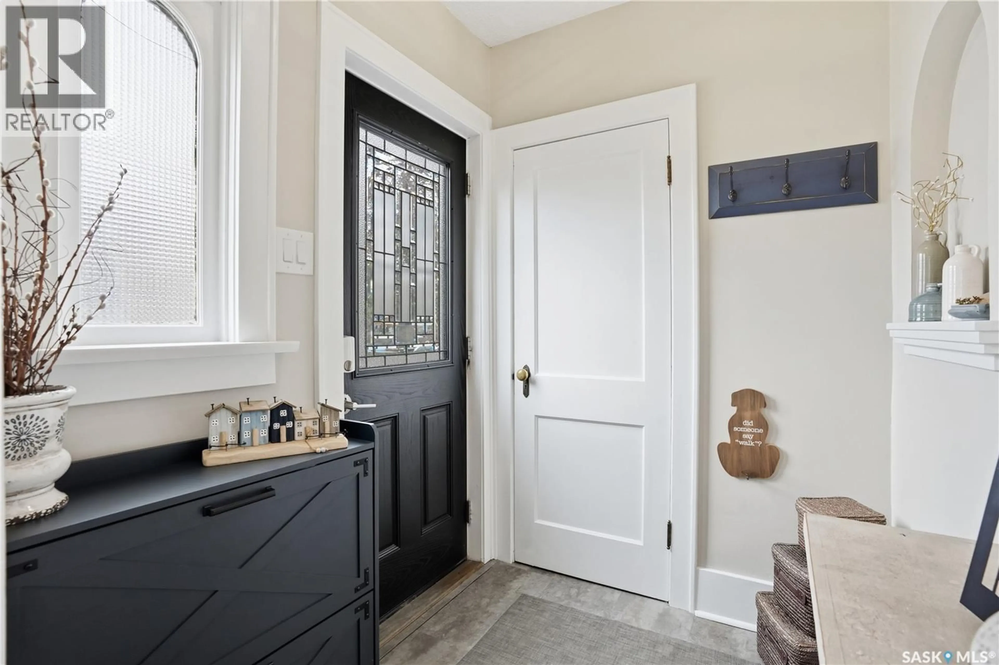 Indoor entryway for 2155 QUEEN STREET, Regina Saskatchewan S4T4C4