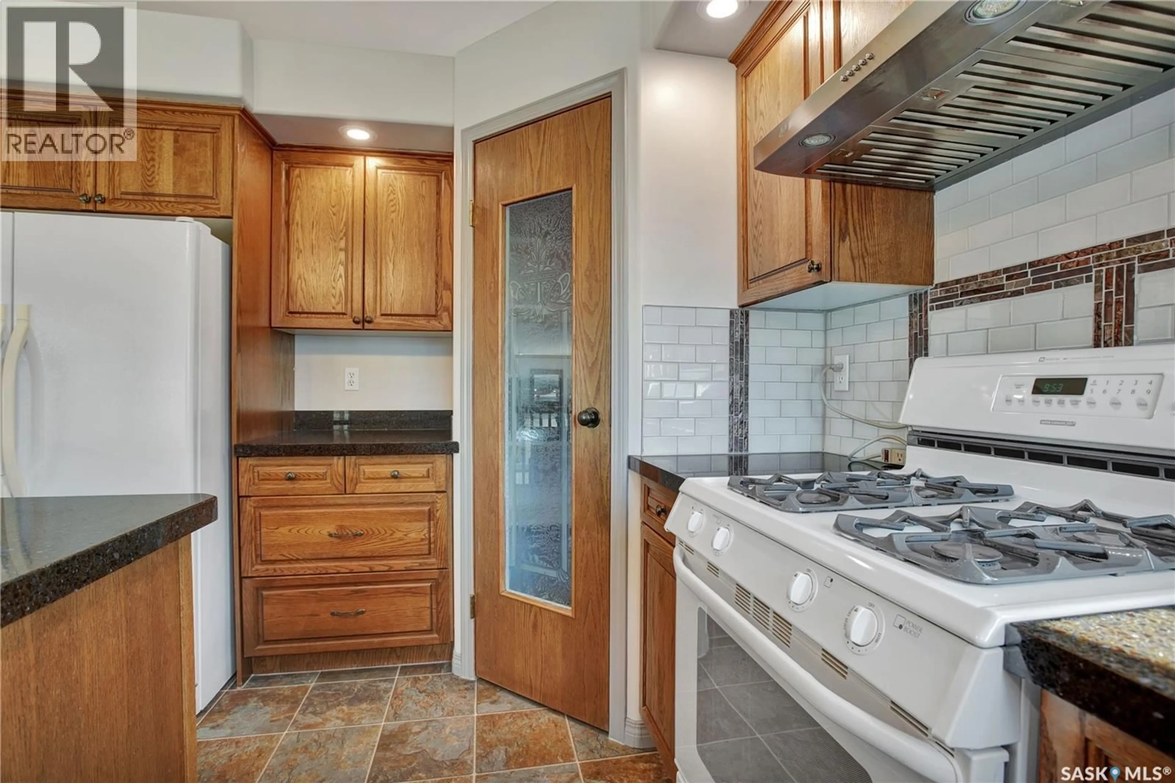 Standard kitchen, ceramic/tile floor for 114 WOODS COURT, Saskatoon Saskatchewan S7N4M2