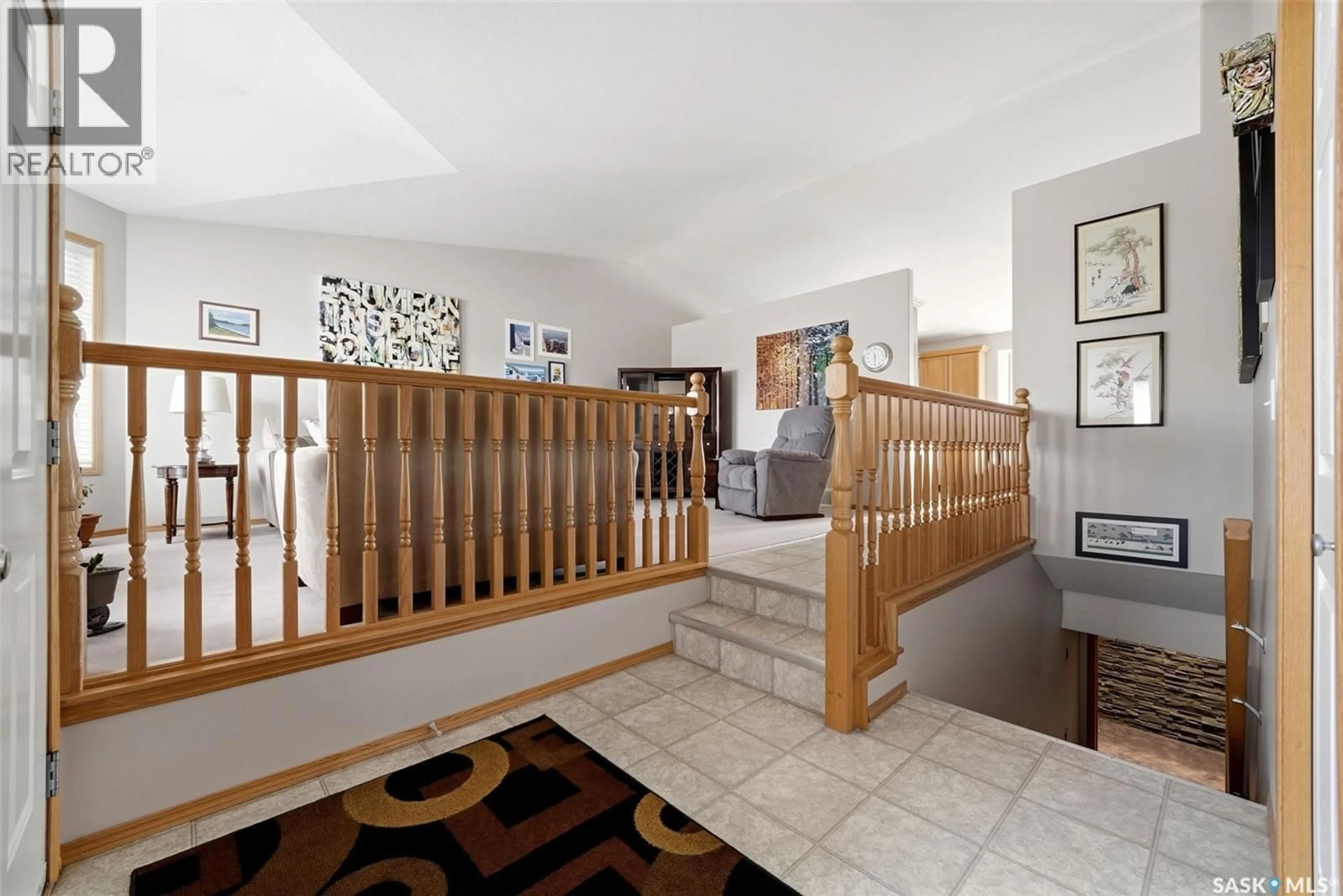Indoor foyer for 7211 MAPLE VIEW CRESCENT, Regina Saskatchewan S4X4S3