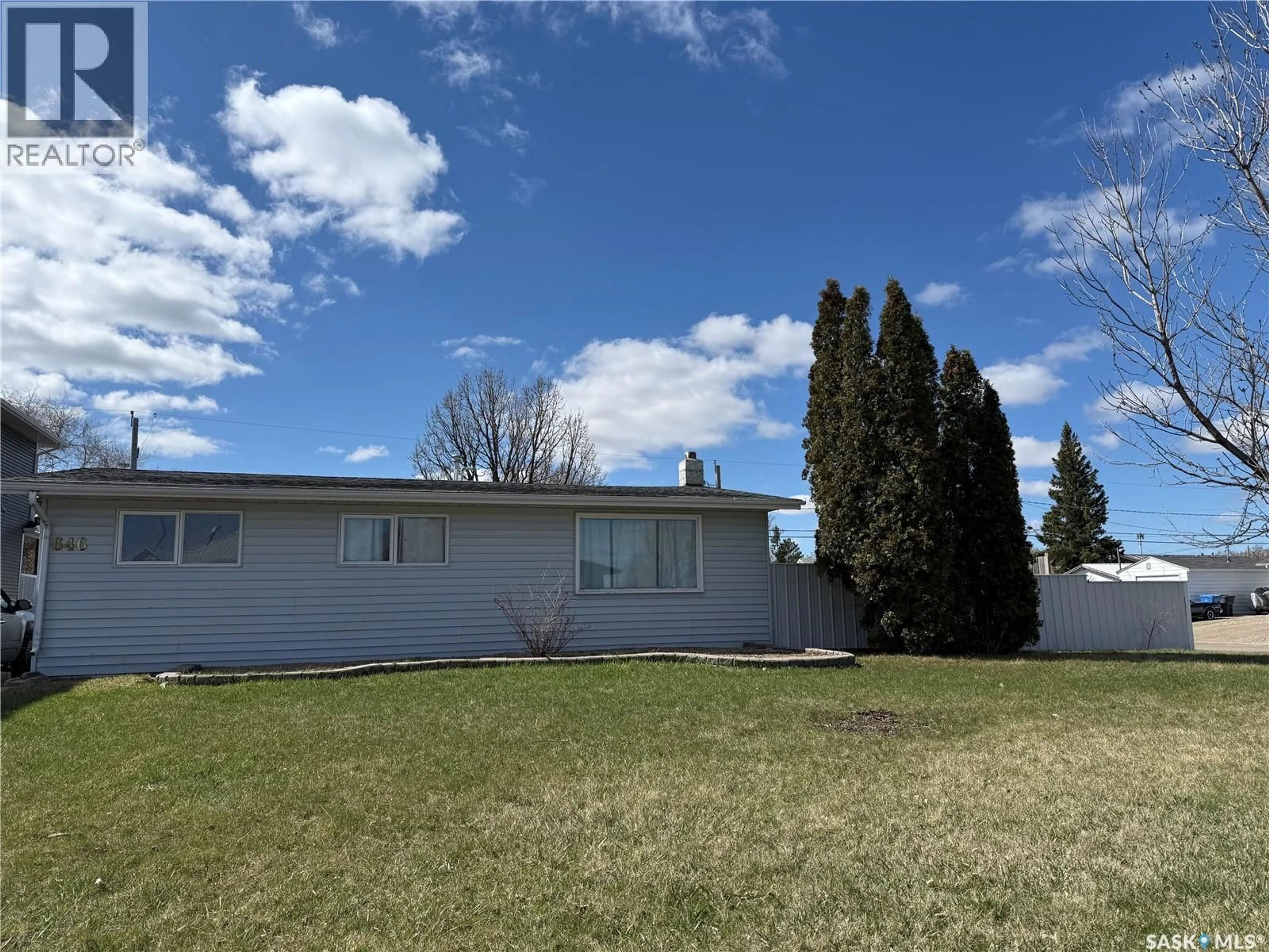 Home with vinyl exterior material, street for 646 ALBERT STREET, Estevan Saskatchewan S4A1R6