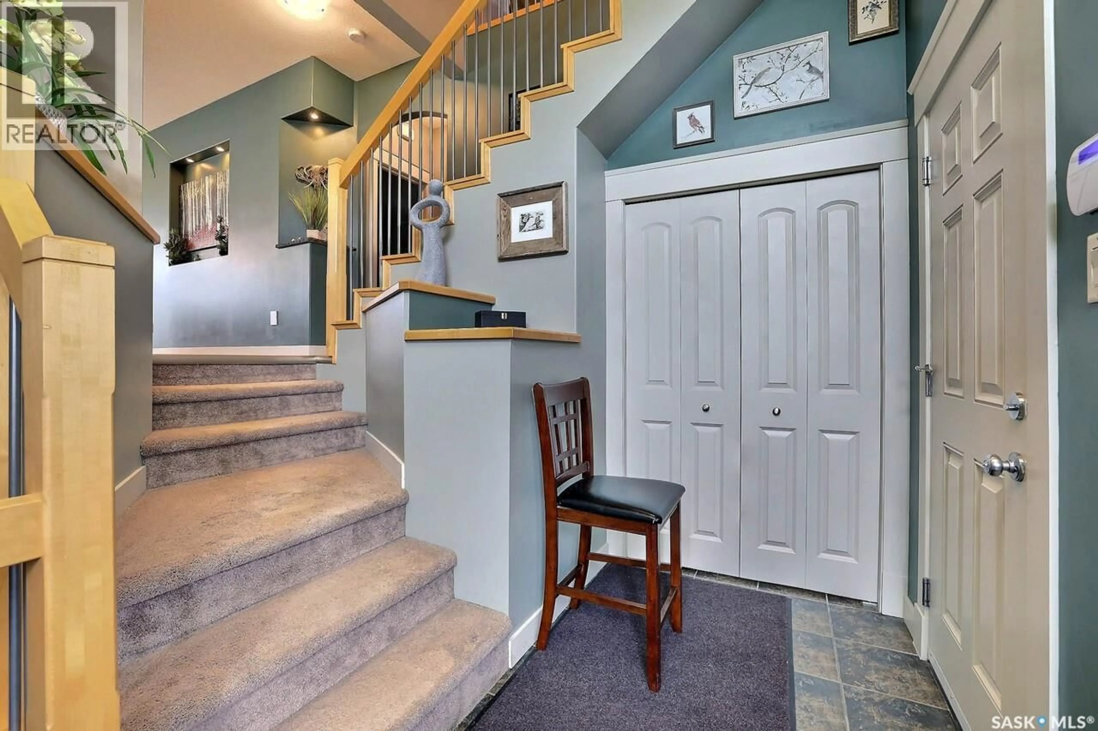 Indoor foyer for 225 WILLOW RIDGE DRIVE, Pilot Butte Saskatchewan S0G3Z0