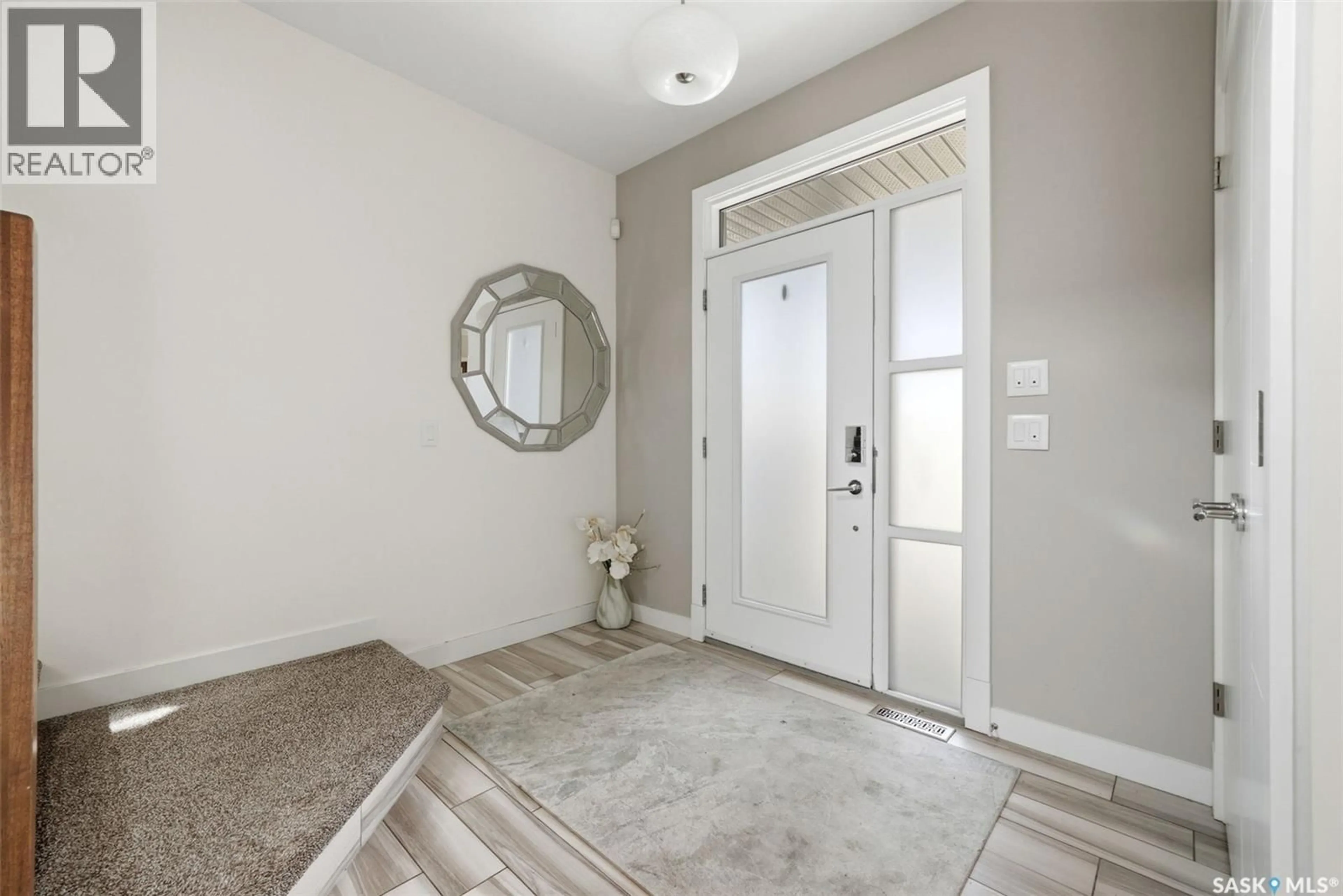 Indoor entryway for 5286 AVIATOR CRESCENT, Regina Saskatchewan S4W0G9