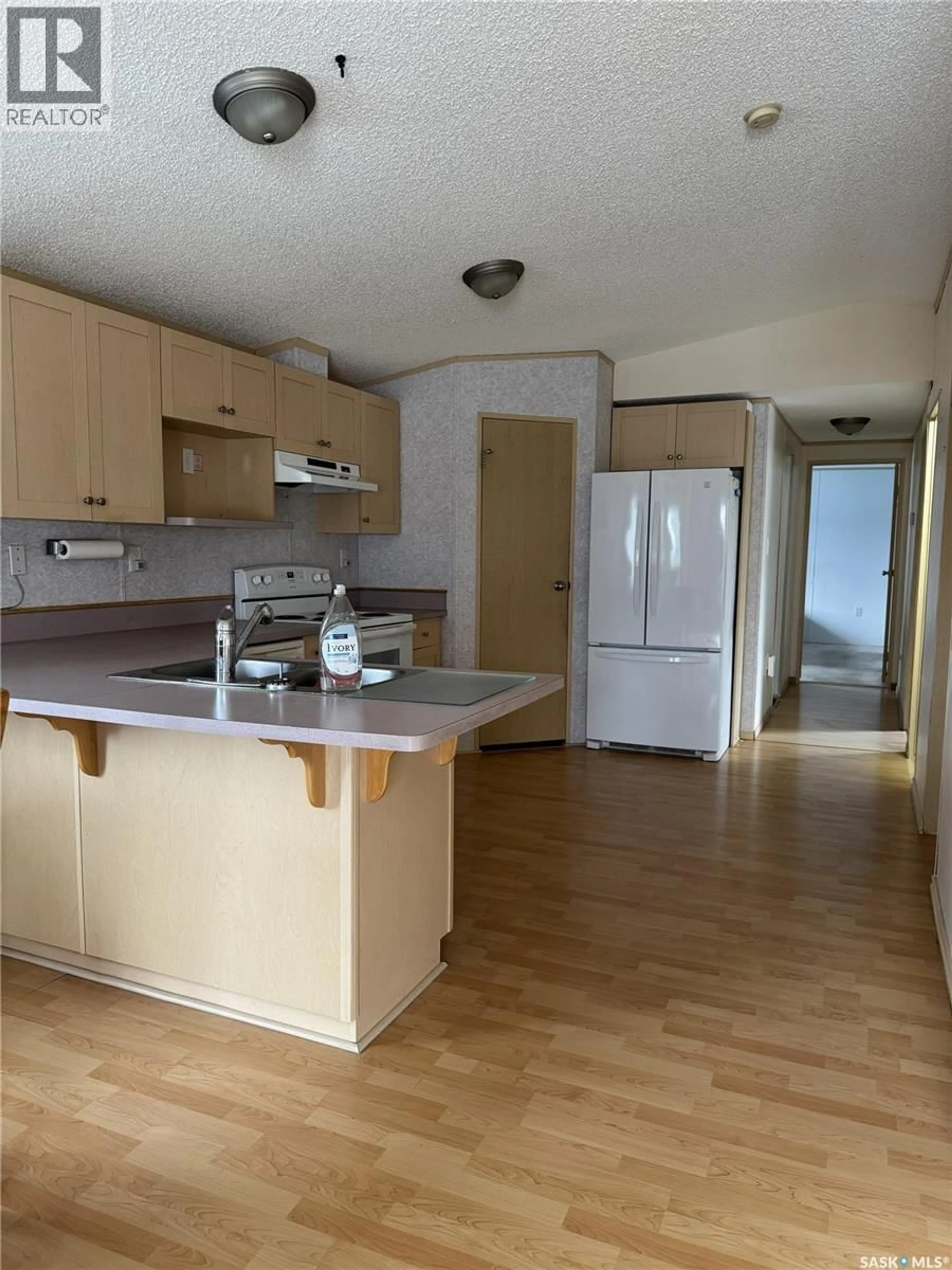 Standard kitchen, wood/laminate floor for 803 RAILWAY AVENUE, Strasbourg Saskatchewan S0G4V0