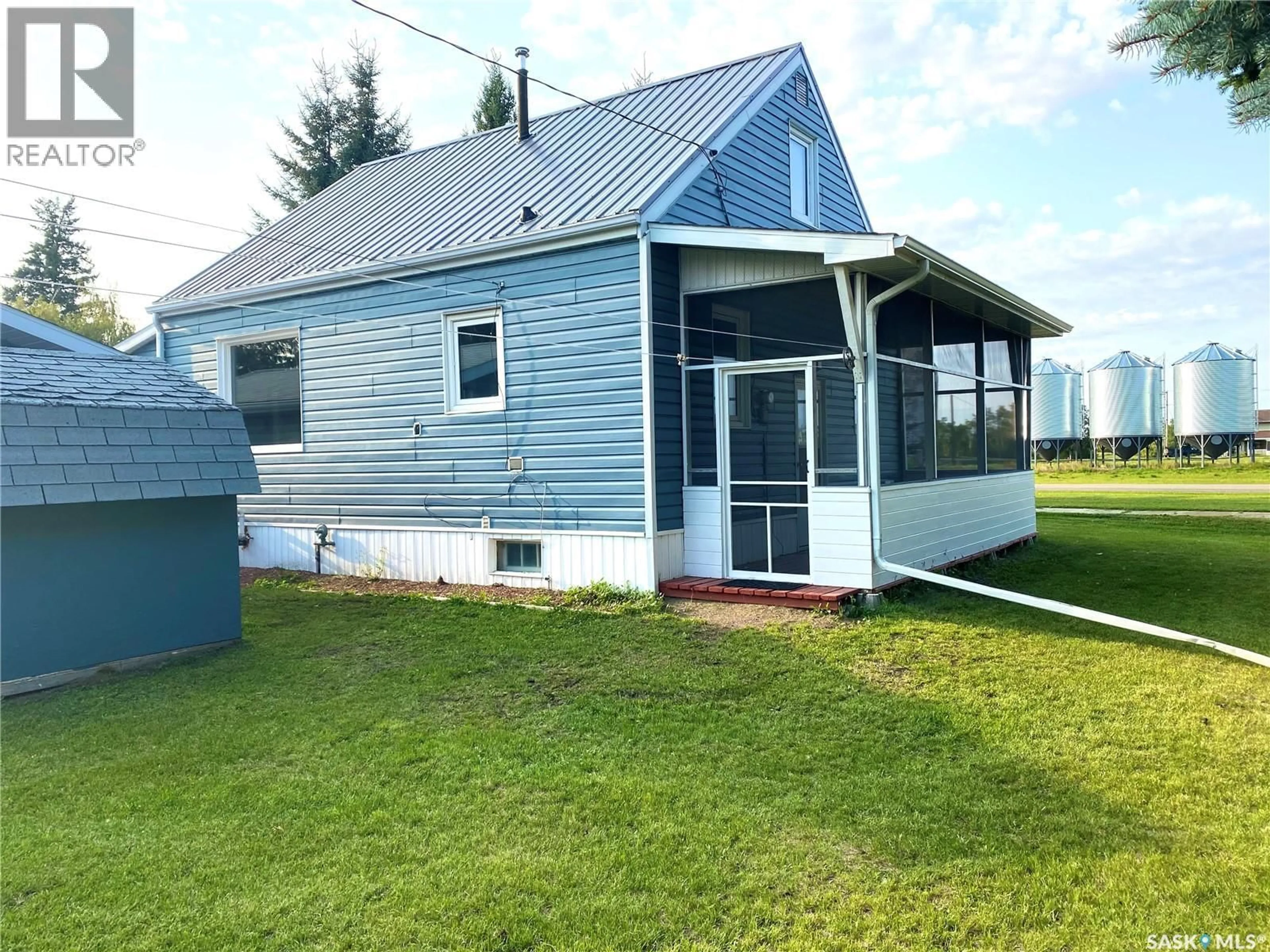 Home with vinyl exterior material, unknown for 325 GROUT STREET, Lemberg Saskatchewan S0A2B0