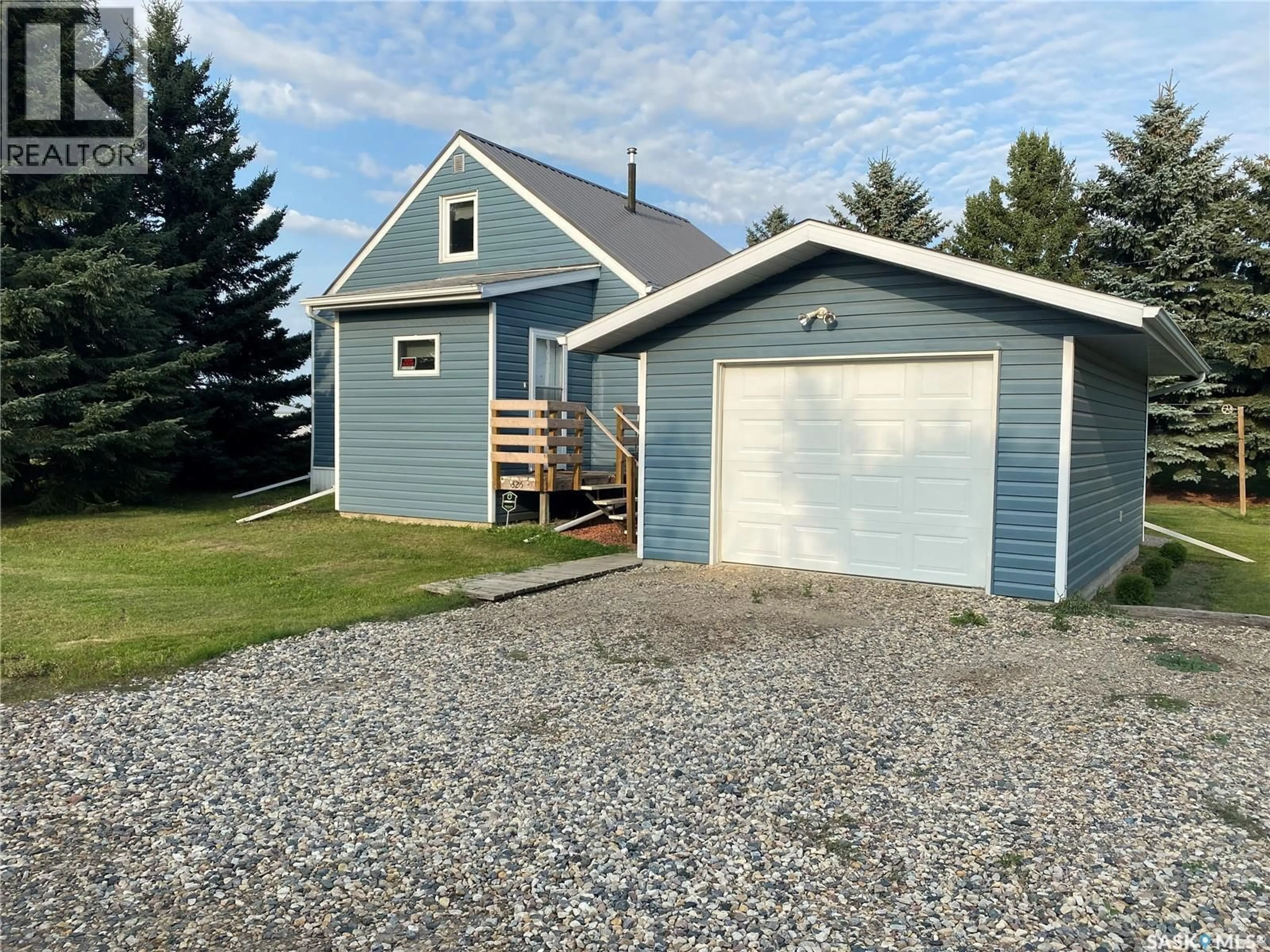 A pic from outside/outdoor area/front of a property/back of a property/a pic from drone, unknown for 325 GROUT STREET, Lemberg Saskatchewan S0A2B0
