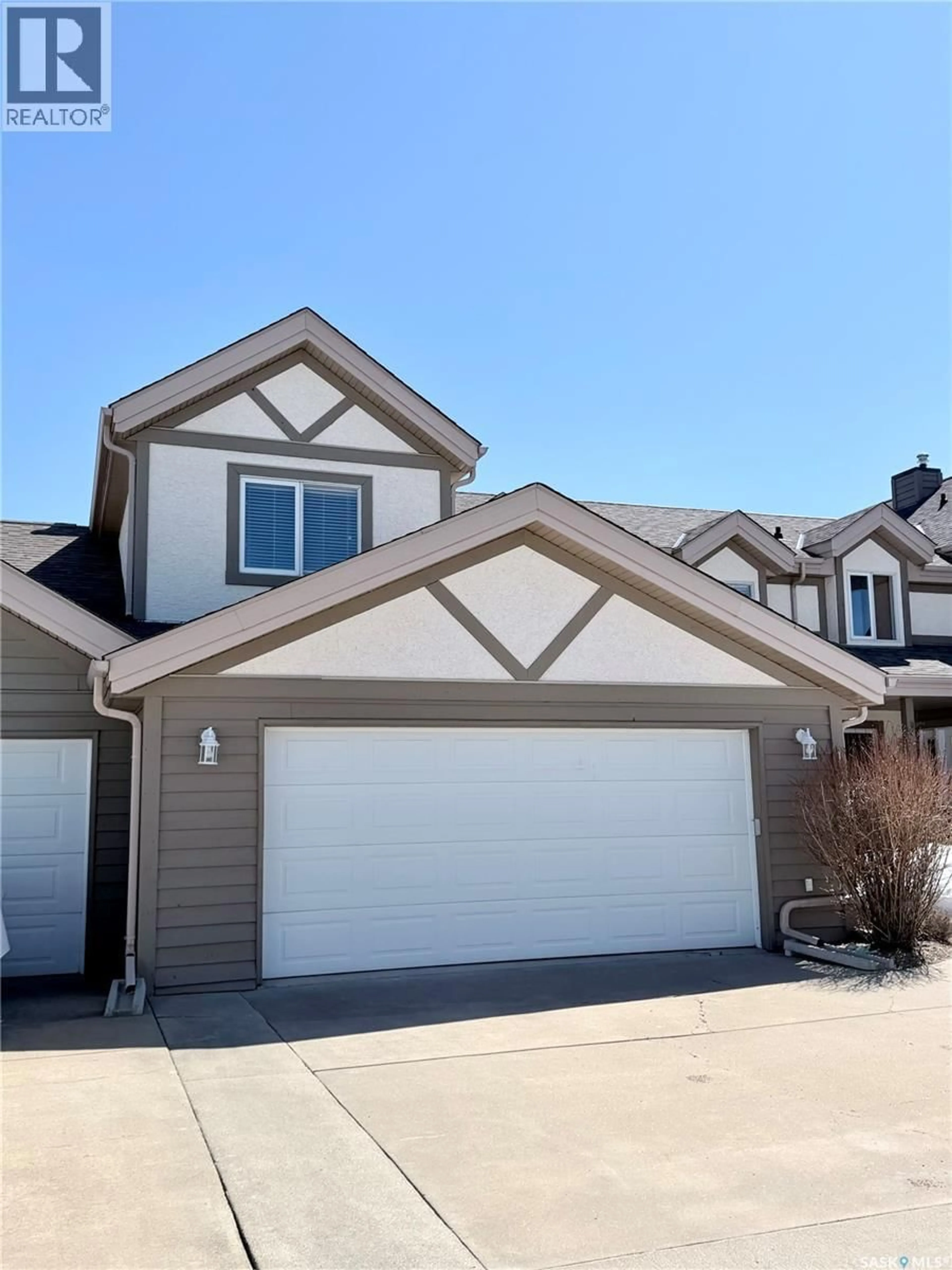 Home with vinyl exterior material, street for 17 EAGLE VIEW WAY, Elk Ridge Saskatchewan S0J0N0