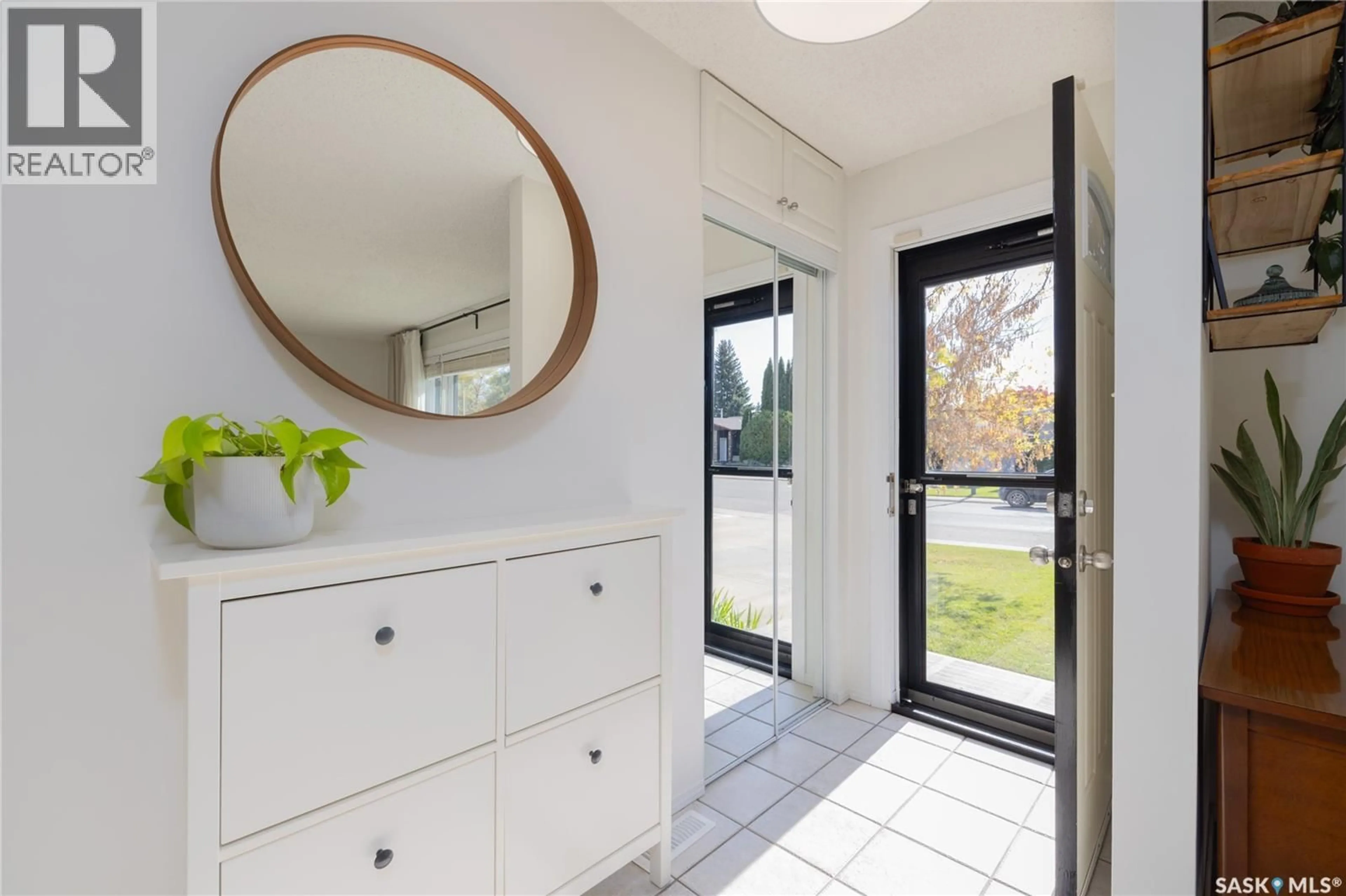 Indoor entryway for 3927 PARKDALE ROAD, Saskatoon Saskatchewan S7H5B3