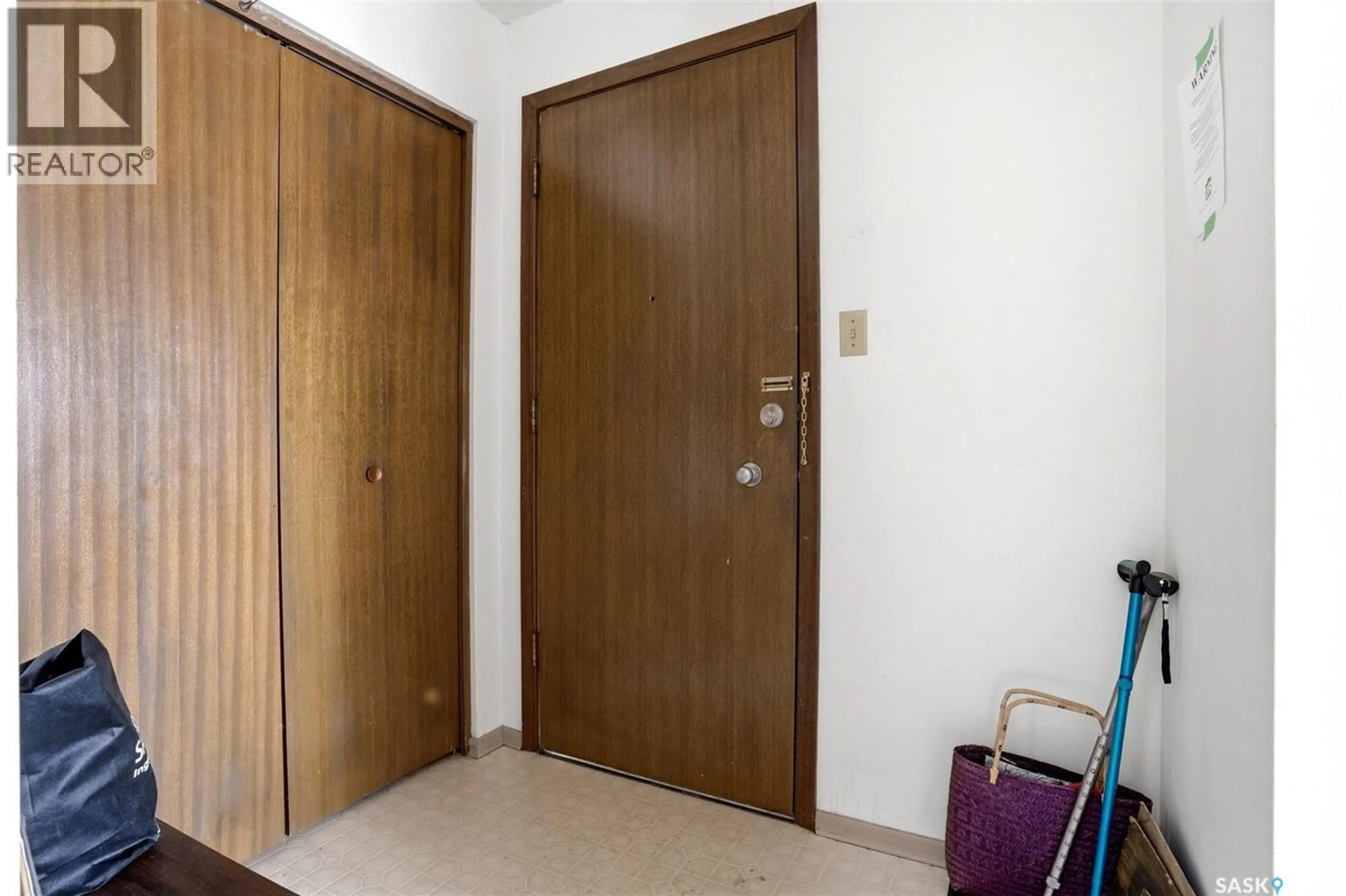 Indoor foyer for 9 26 SHAW STREET, Regina Saskatchewan S4R3M4