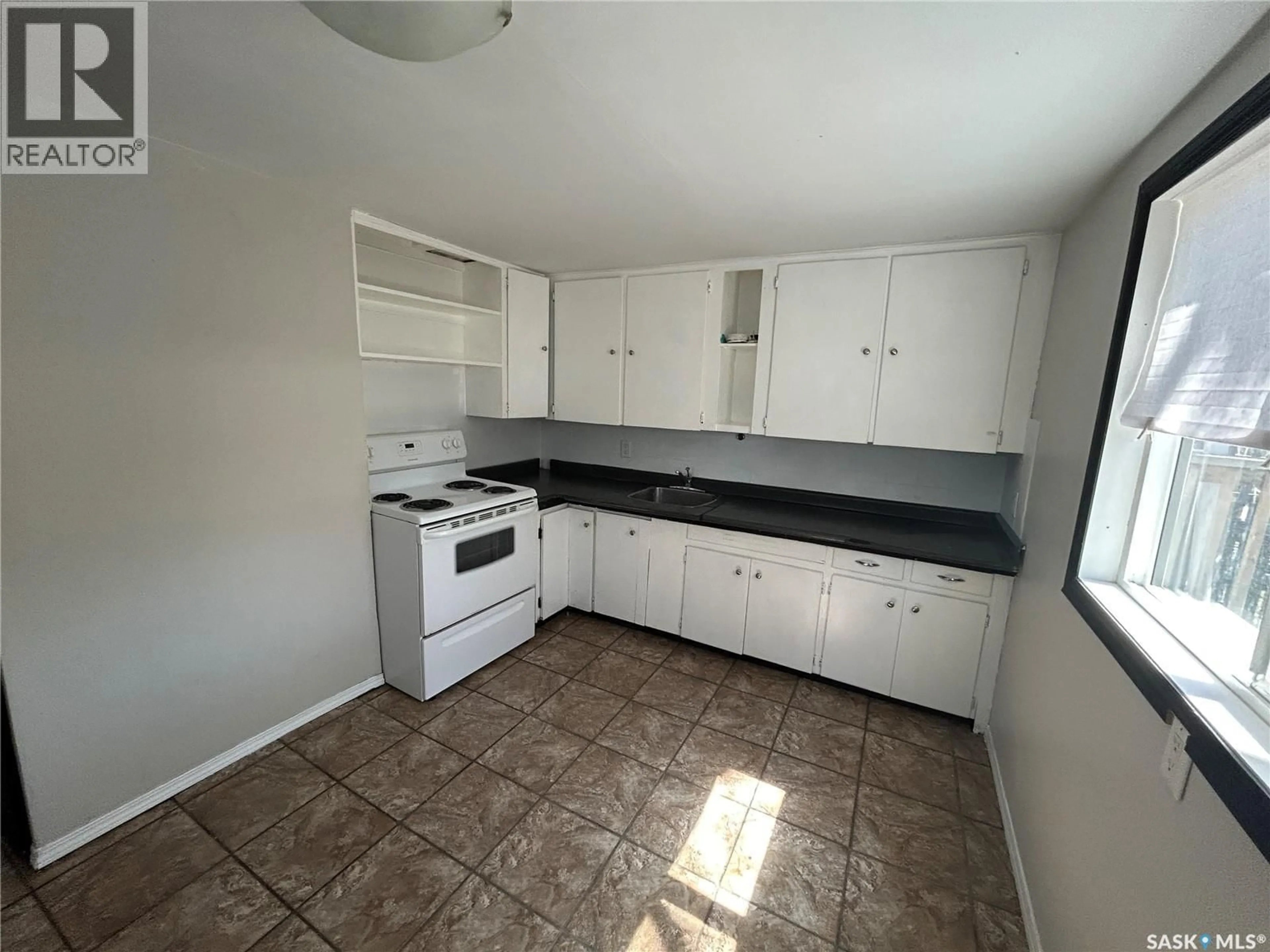Standard kitchen, unknown for 607 28TH STREET, Saskatoon Saskatchewan S7L0L2