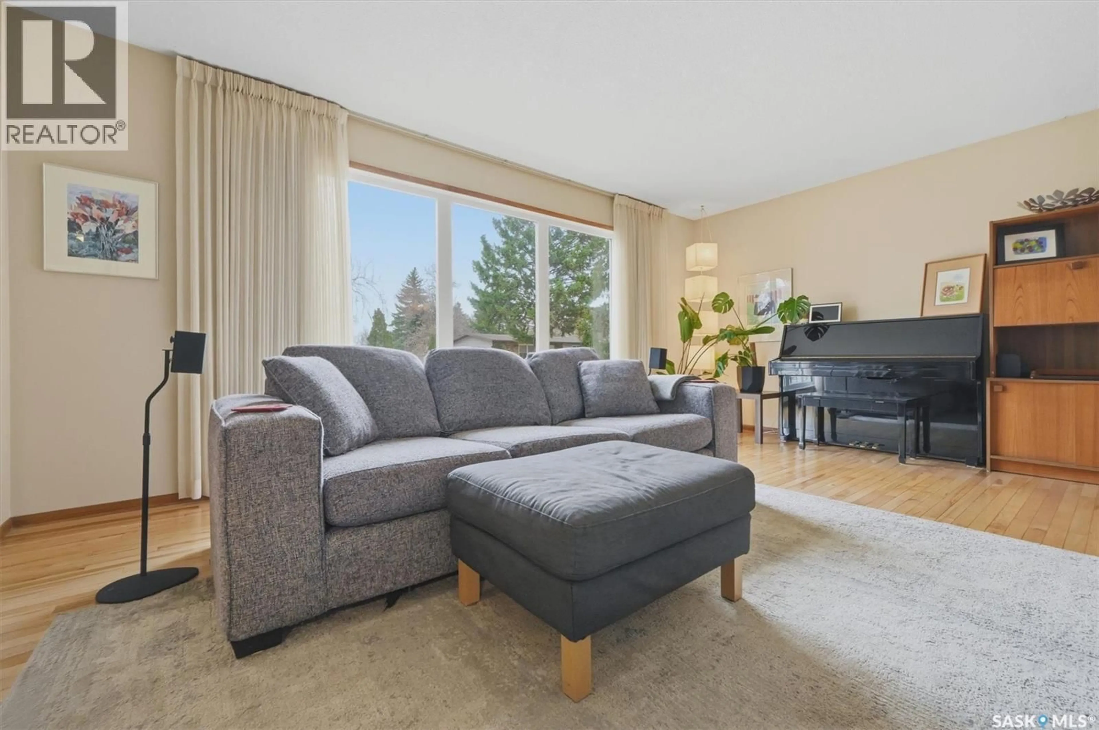 Living room with furniture, unknown for 2501 ARLINGTON AVENUE, Saskatoon Saskatchewan S7J2J3