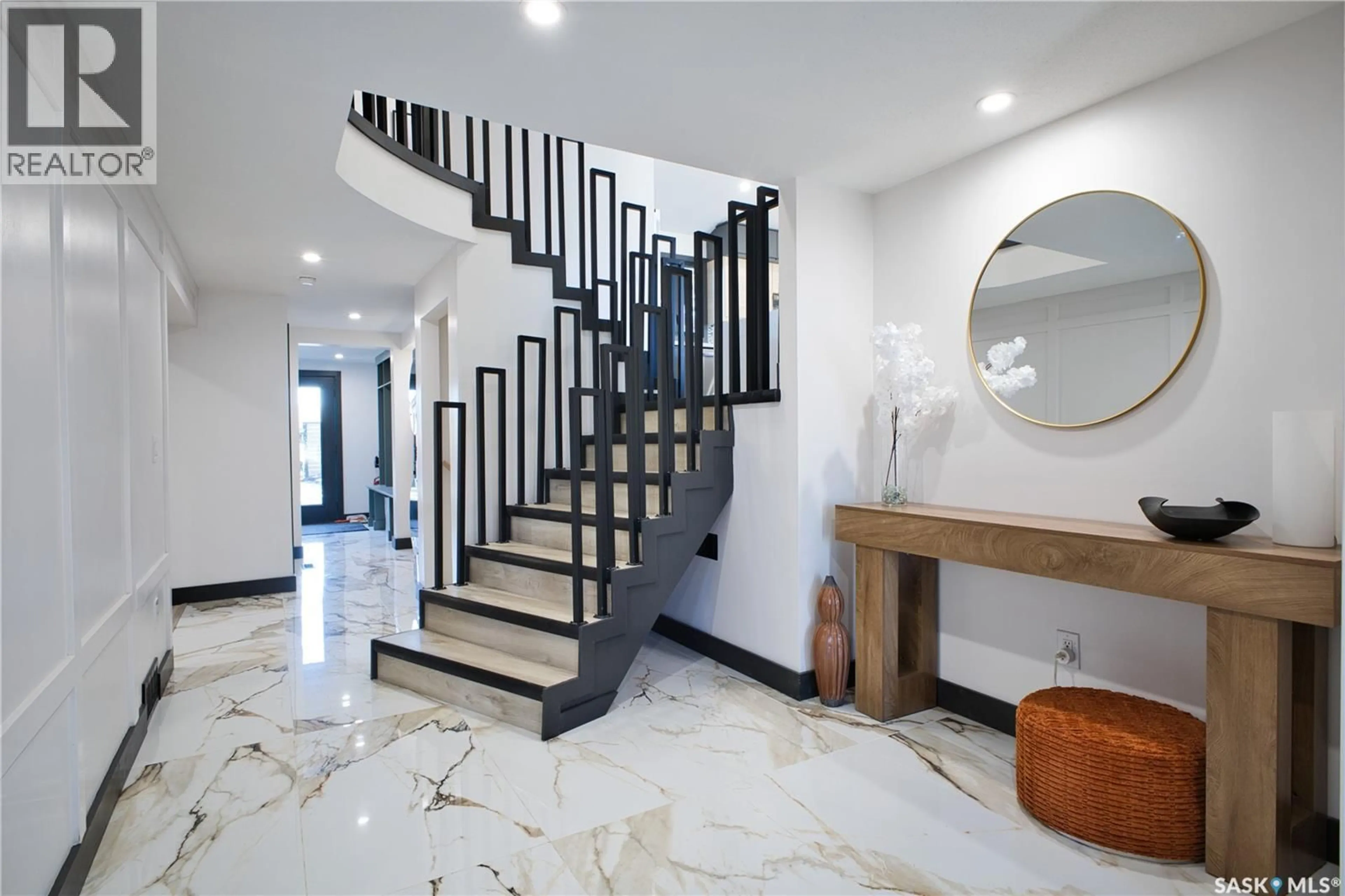 Stairs for 2725 PRESTON AVENUE, Saskatoon Saskatchewan S7J2G7