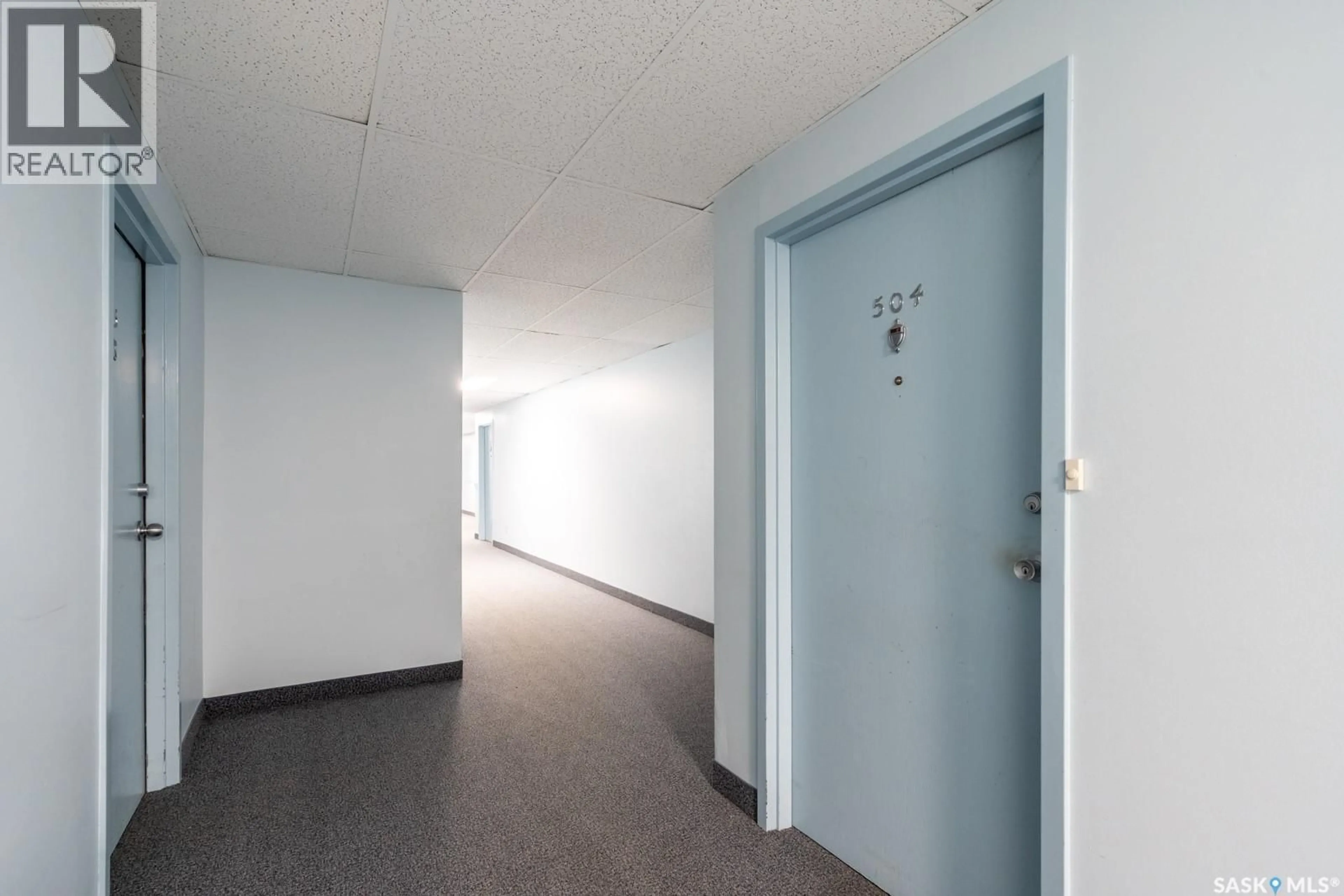 Indoor foyer for 504 20 KLEISINGER CRESCENT, Regina Saskatchewan S4R7M3