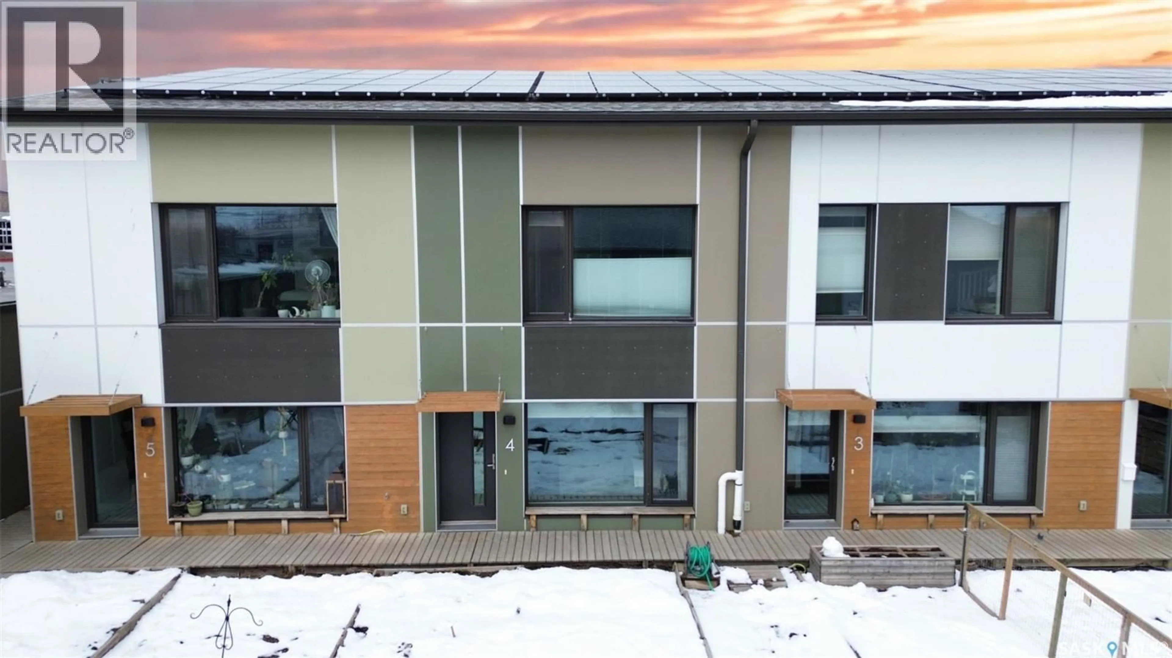 A pic from outside/outdoor area/front of a property/back of a property/a pic from drone, building for S - 4 475 L AVENUE, Saskatoon Saskatchewan S7M5Y6