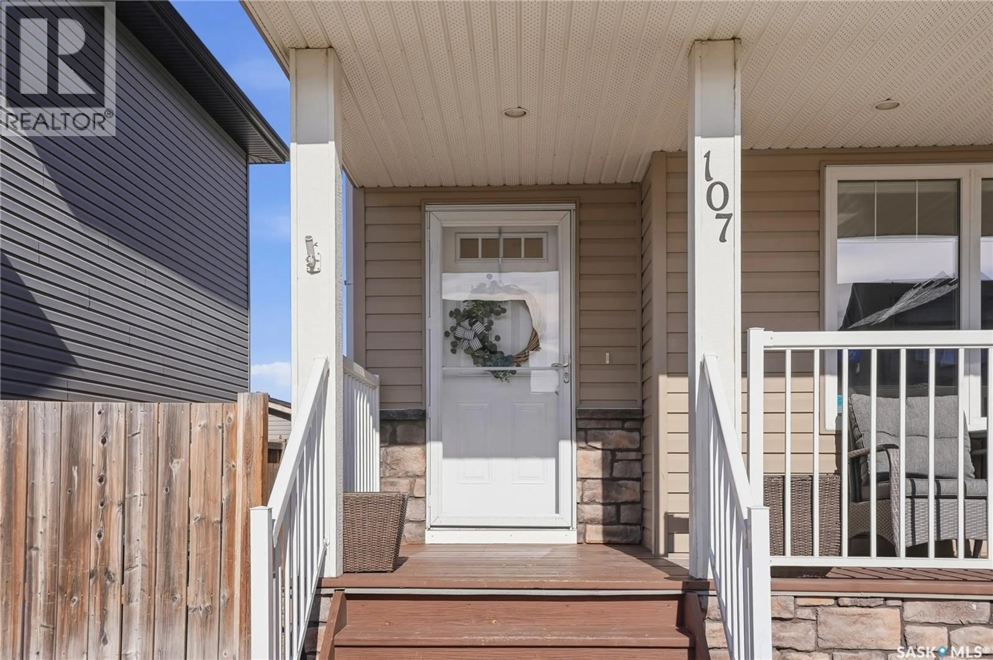 Indoor entryway for 107 LANGLOIS WAY, Saskatoon Saskatchewan S7T0N6