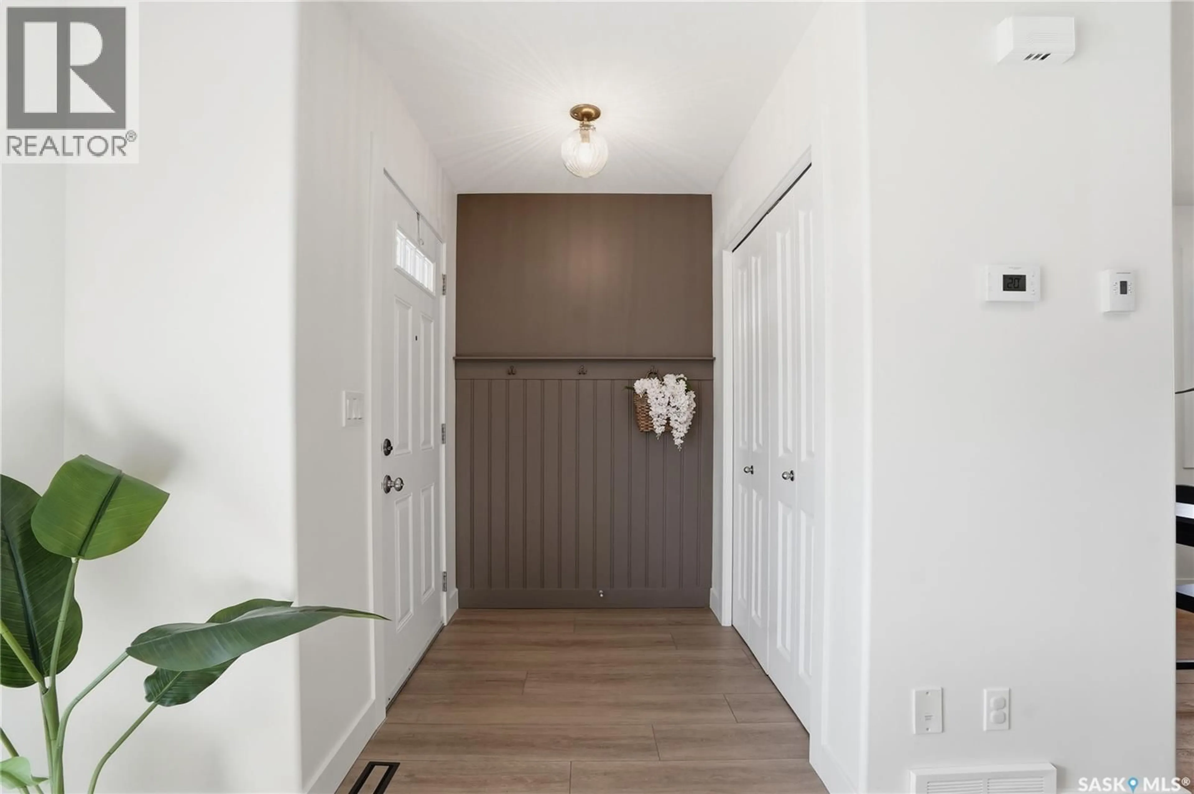 Indoor entryway for 107 LANGLOIS WAY, Saskatoon Saskatchewan S7T0N6