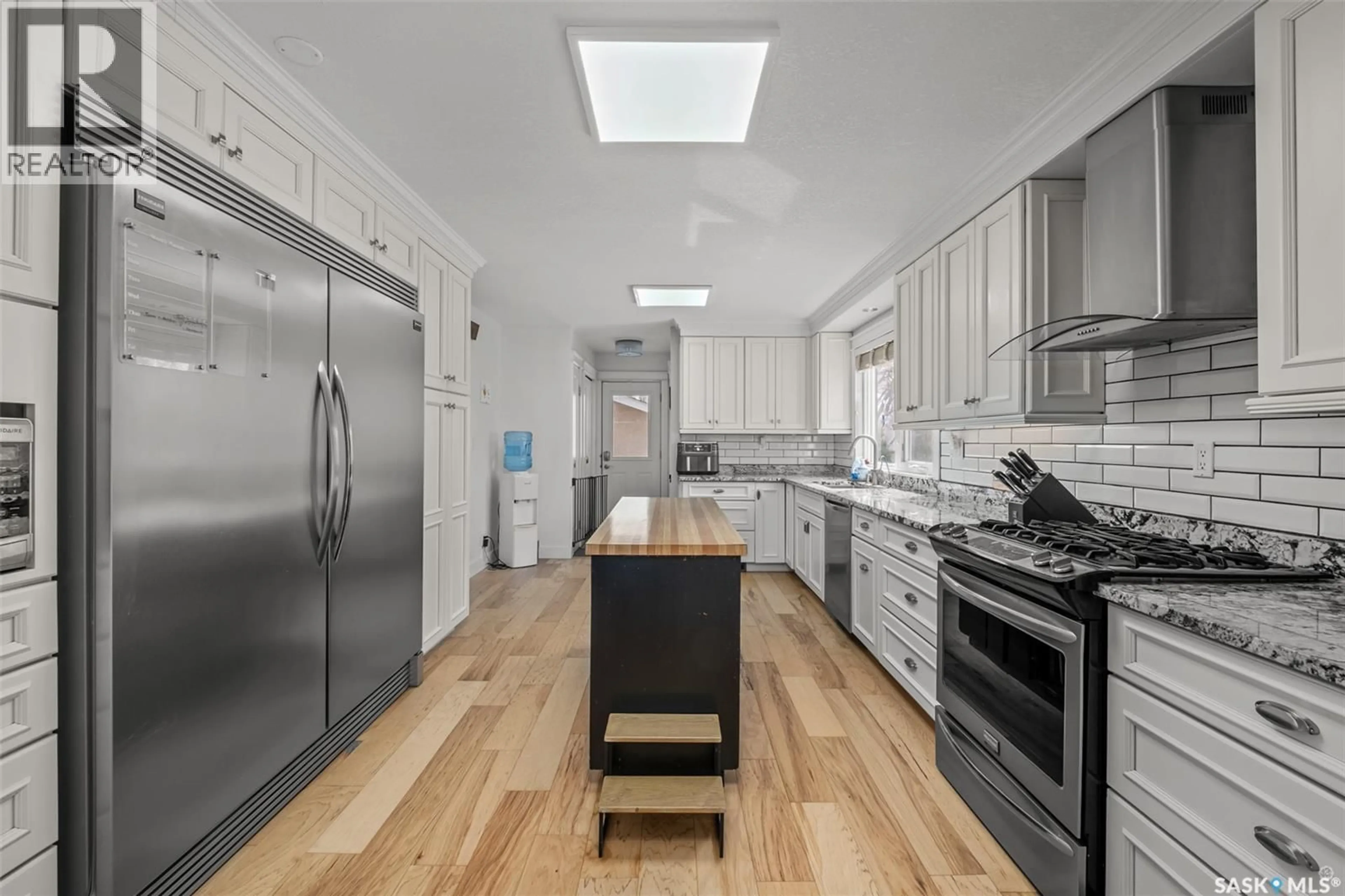 Contemporary kitchen, ceramic/tile floor for 1289 GILLMOR CRESCENT, Prince Albert Saskatchewan S6V6A8