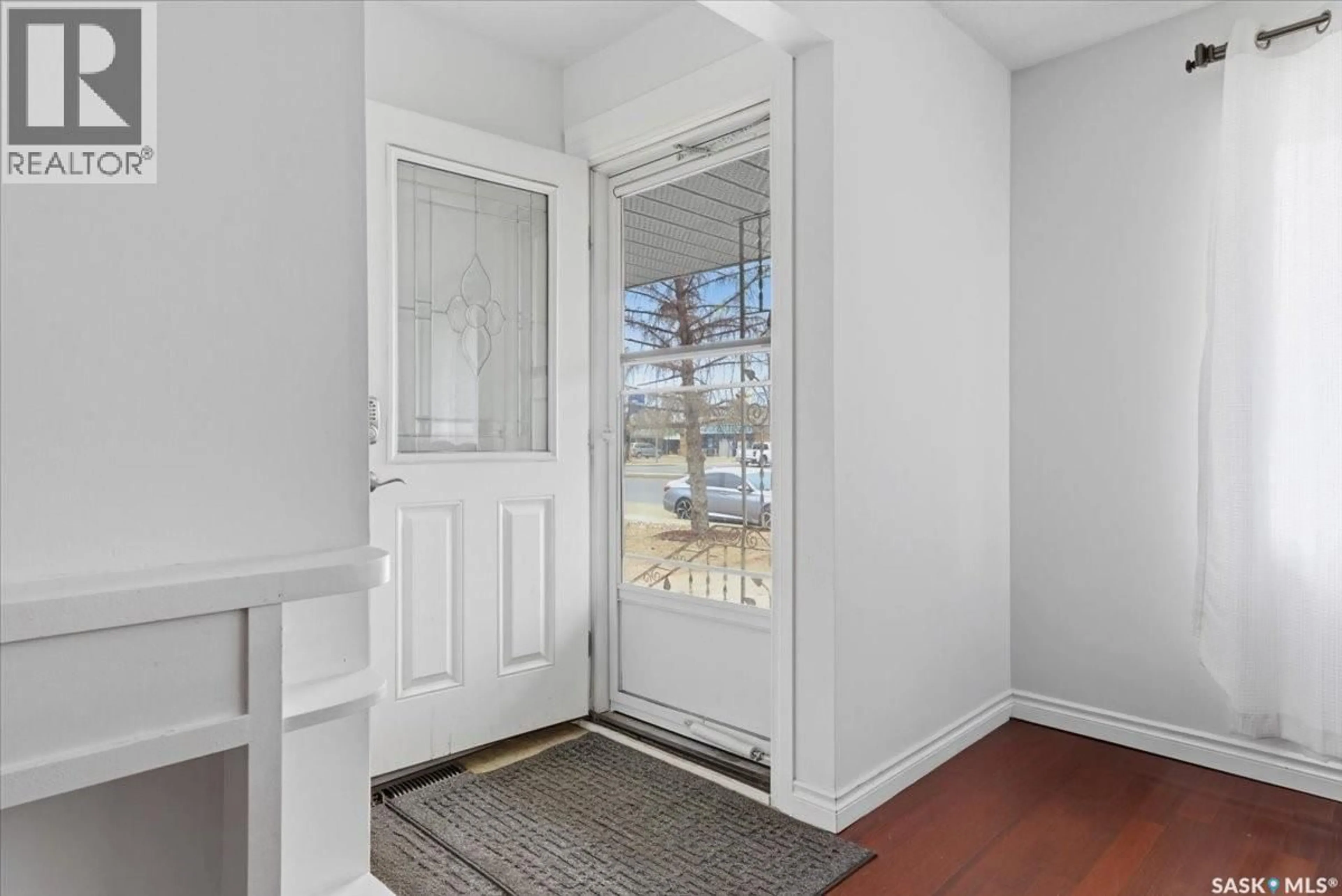Indoor entryway for 205 BROAD STREET, Regina Saskatchewan S4R2X7