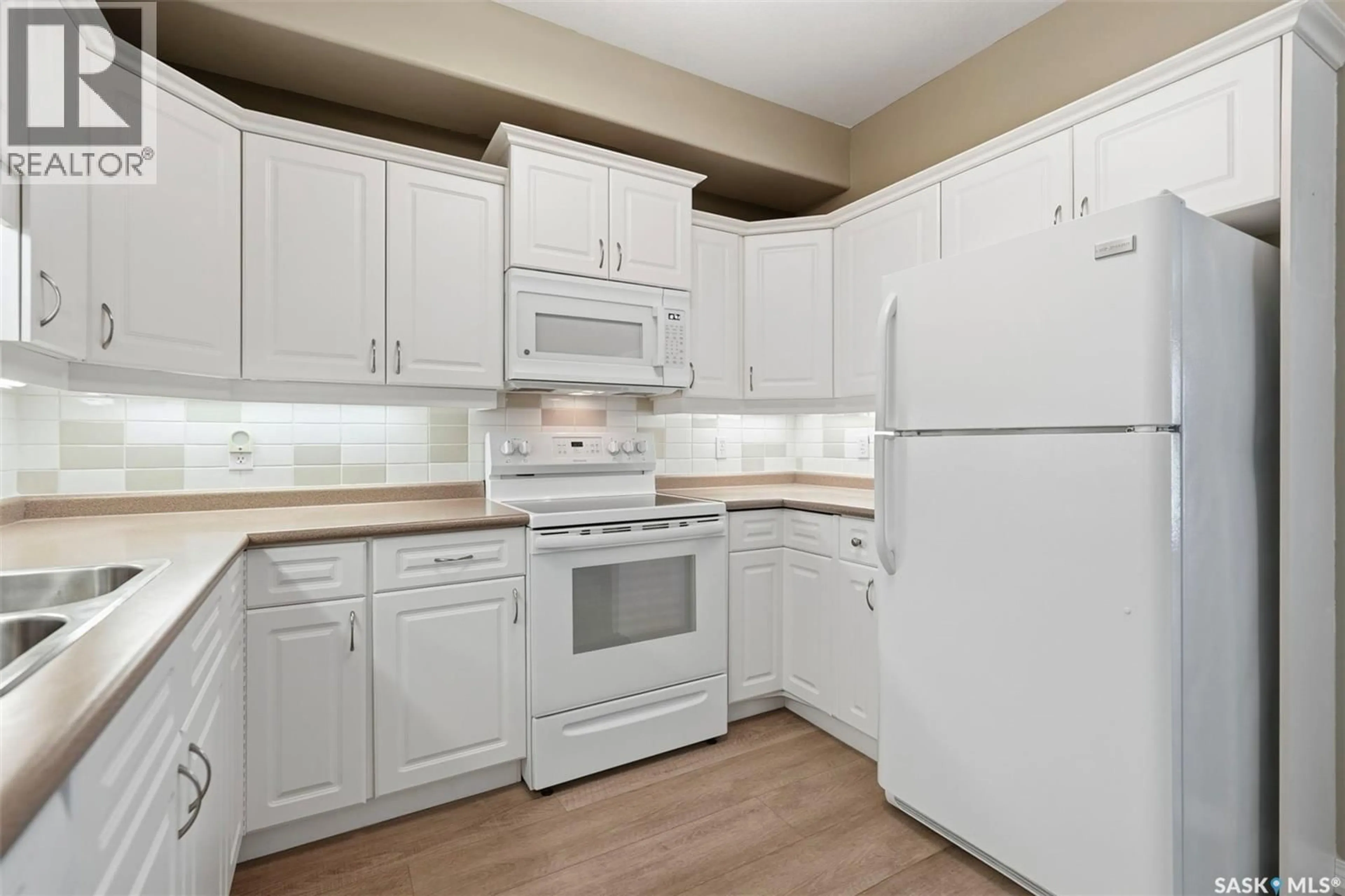 Standard kitchen, unknown for 113 110 ARMISTICE WAY, Saskatoon Saskatchewan S7J5L8
