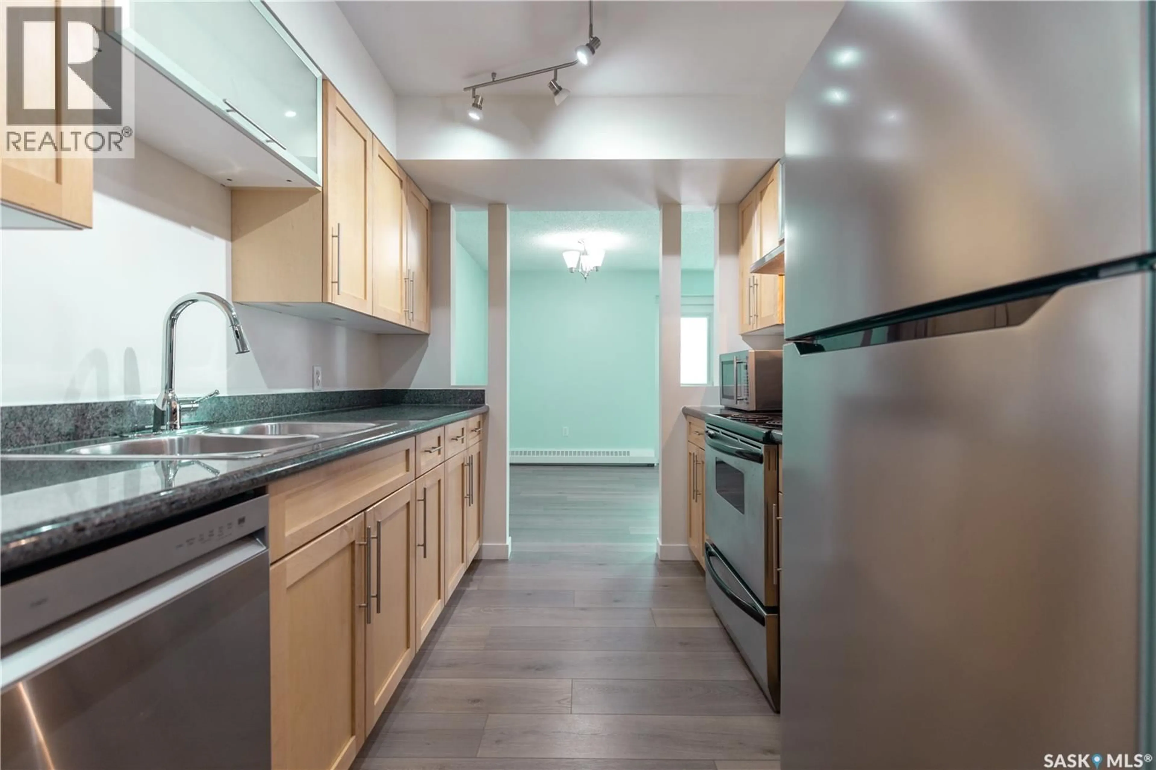 Standard kitchen, unknown for 103 - 6 POWE STREET, Saskatoon Saskatchewan S7N1W5