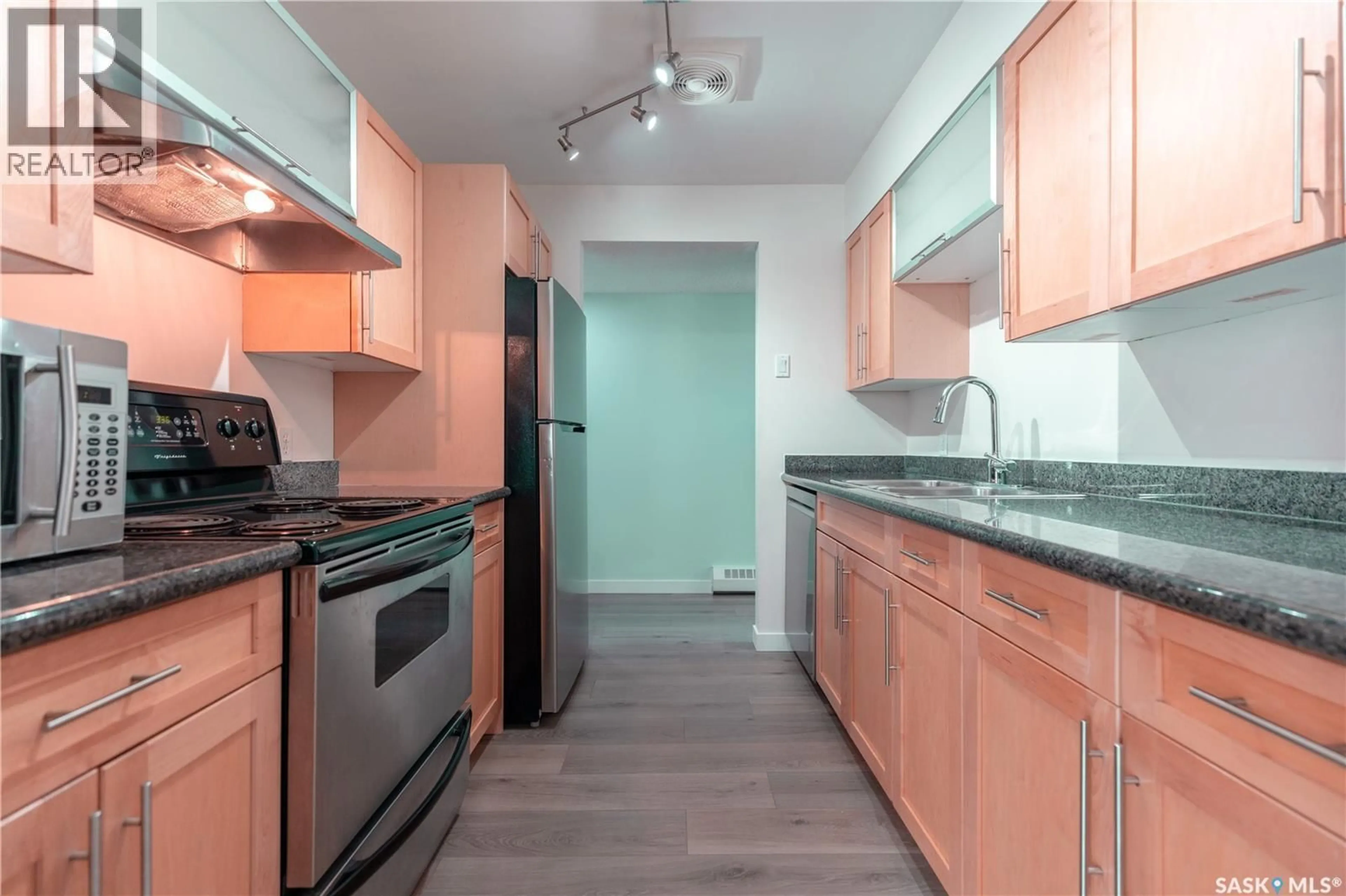 Standard kitchen, unknown for 103 - 6 POWE STREET, Saskatoon Saskatchewan S7N1W5