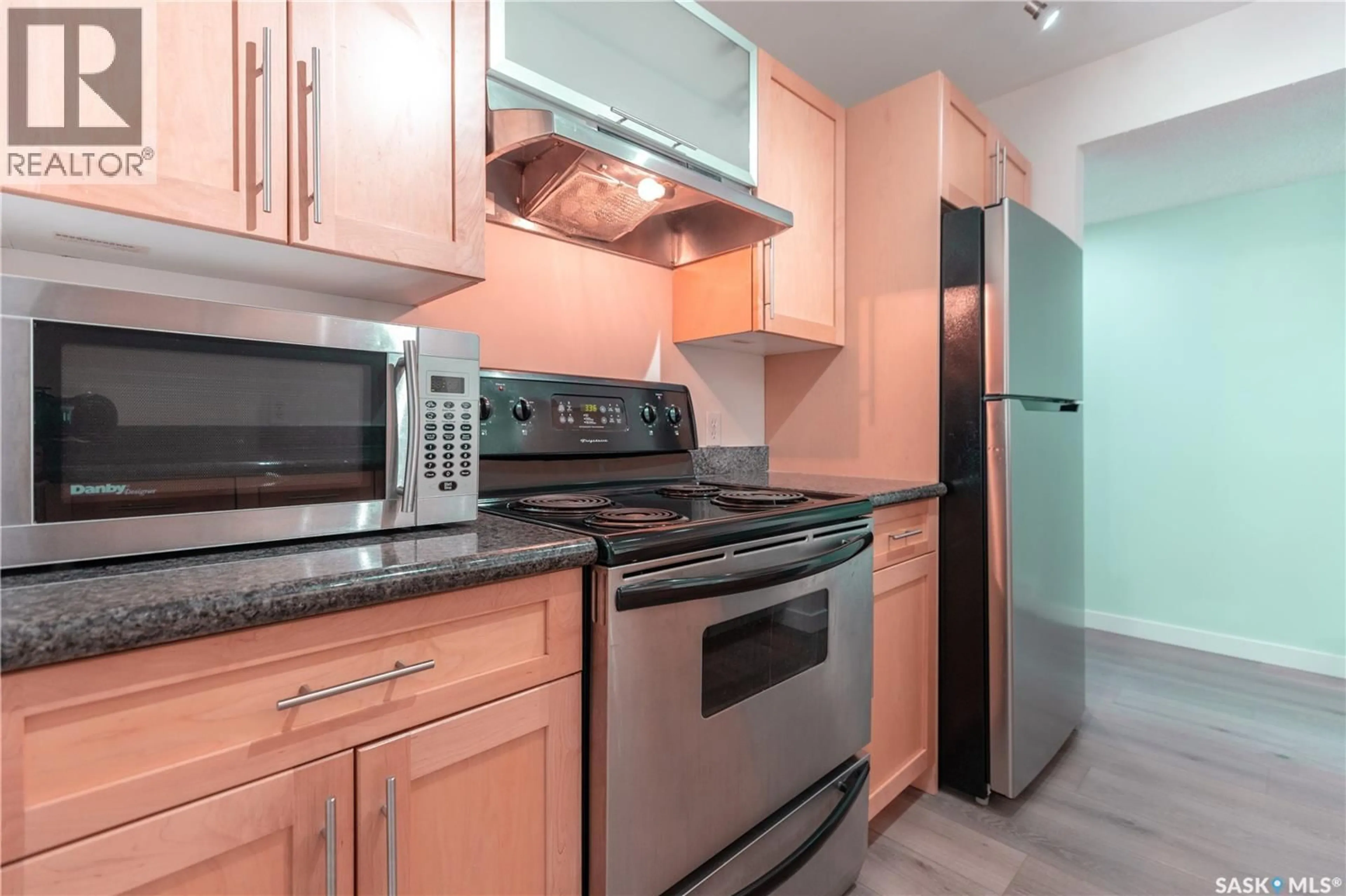 Standard kitchen, unknown for 103 - 6 POWE STREET, Saskatoon Saskatchewan S7N1W5