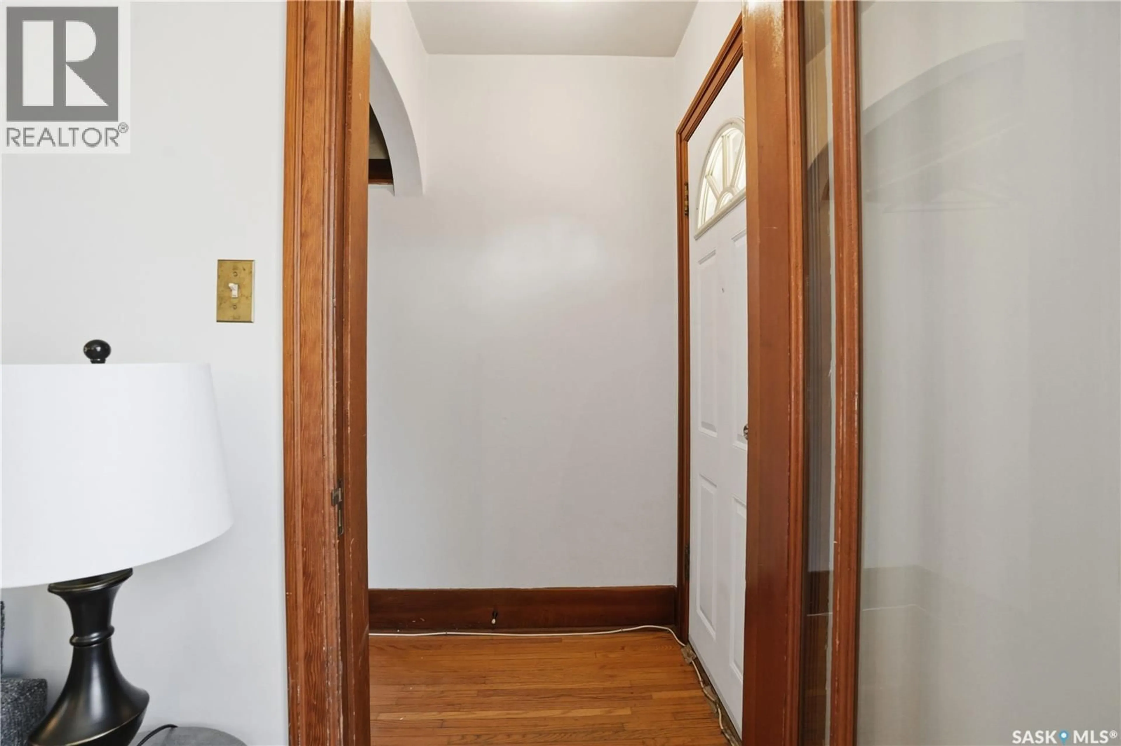 Indoor foyer for 1123 TEMPERANCE STREET, Saskatoon Saskatchewan S7N0N7