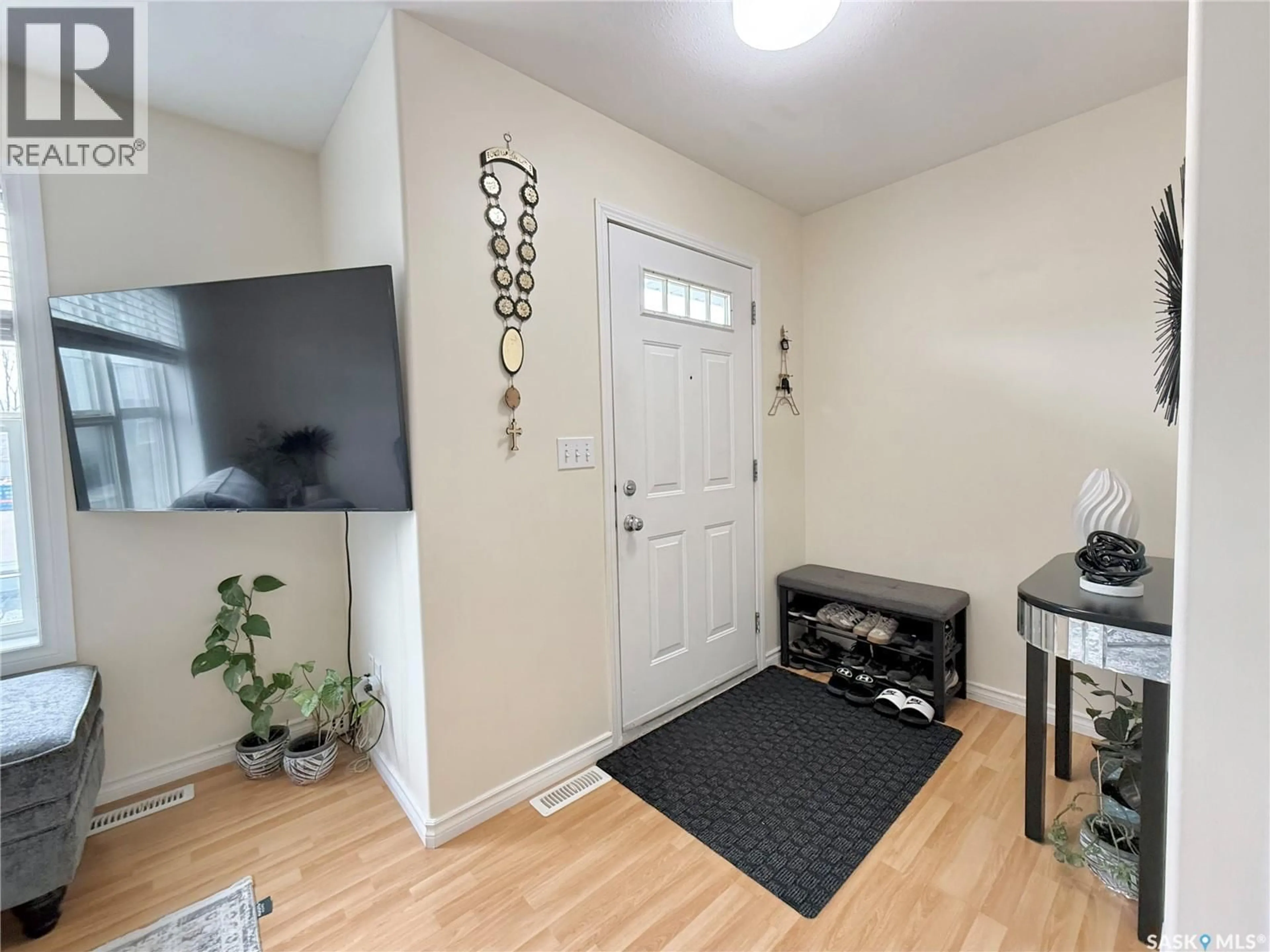Indoor entryway for 127 203 HEROLD TERRACE, Saskatoon Saskatchewan S7V1H7