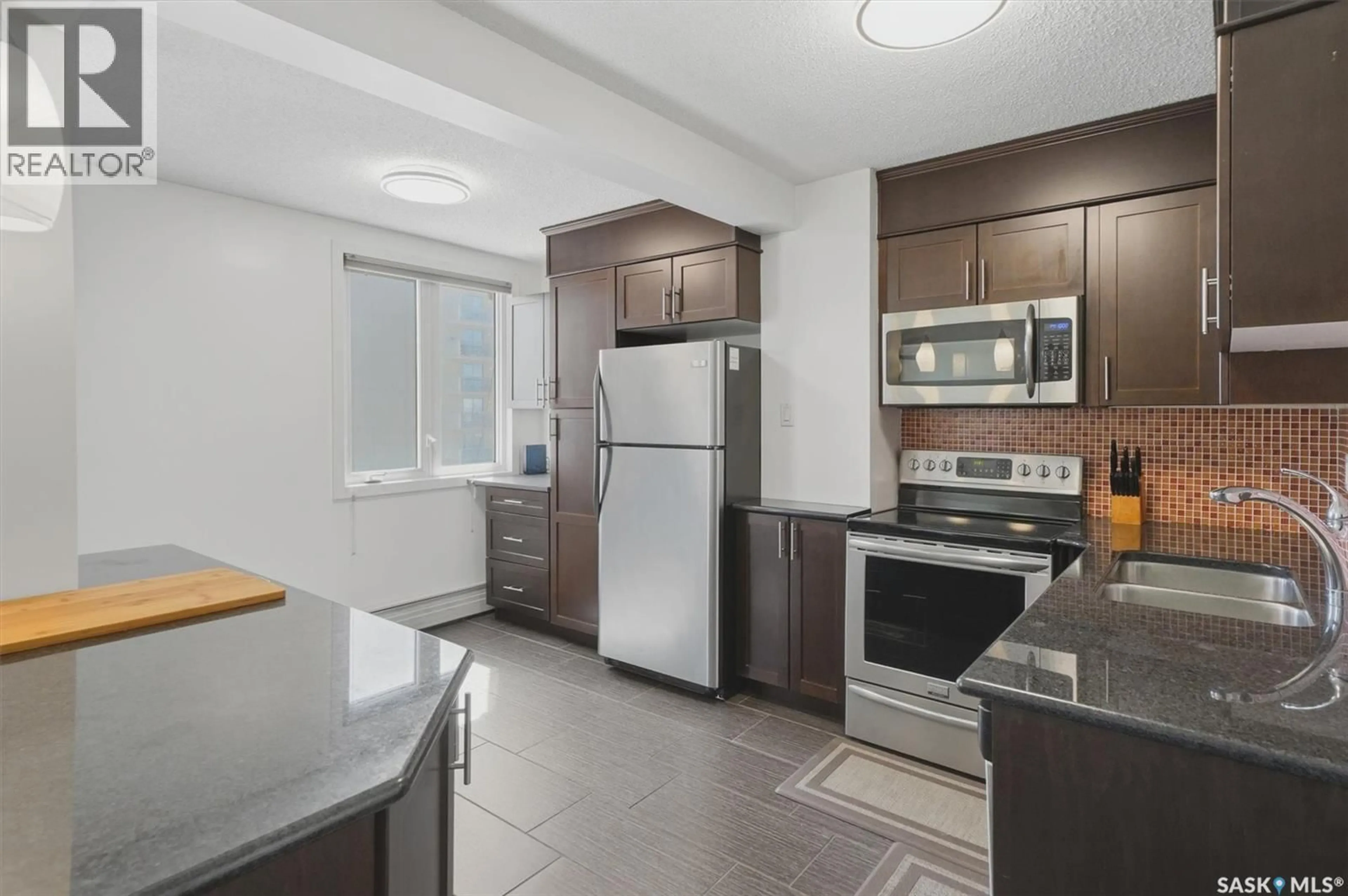 Standard kitchen, ceramic/tile floor for 1005 320 5TH AVENUE, Saskatoon Saskatchewan S7K2P5