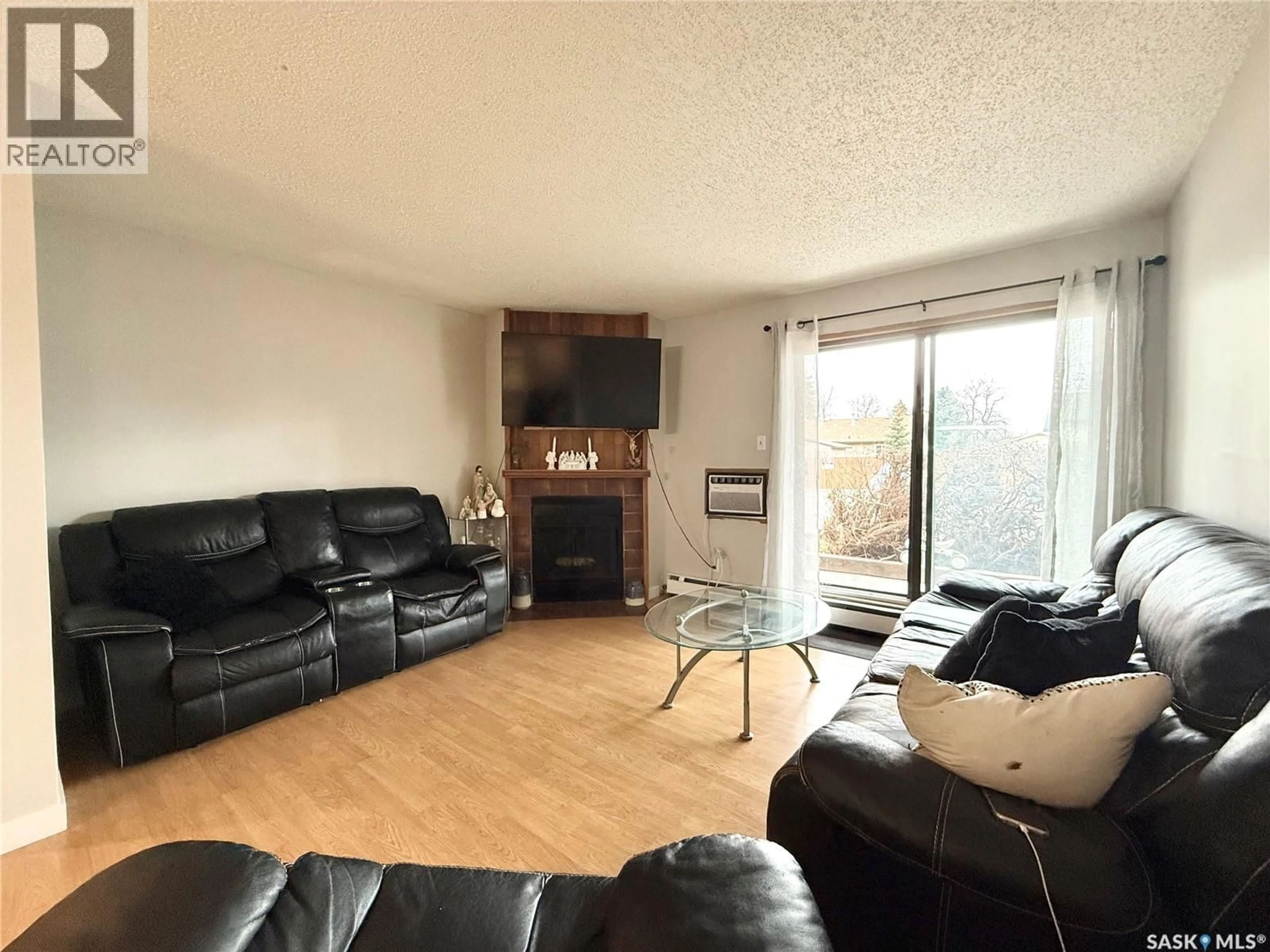 Living room with furniture, wood/laminate floor for 101 - 335 KINGSMERE BOULEVARD, Saskatoon Saskatchewan S7J4J6