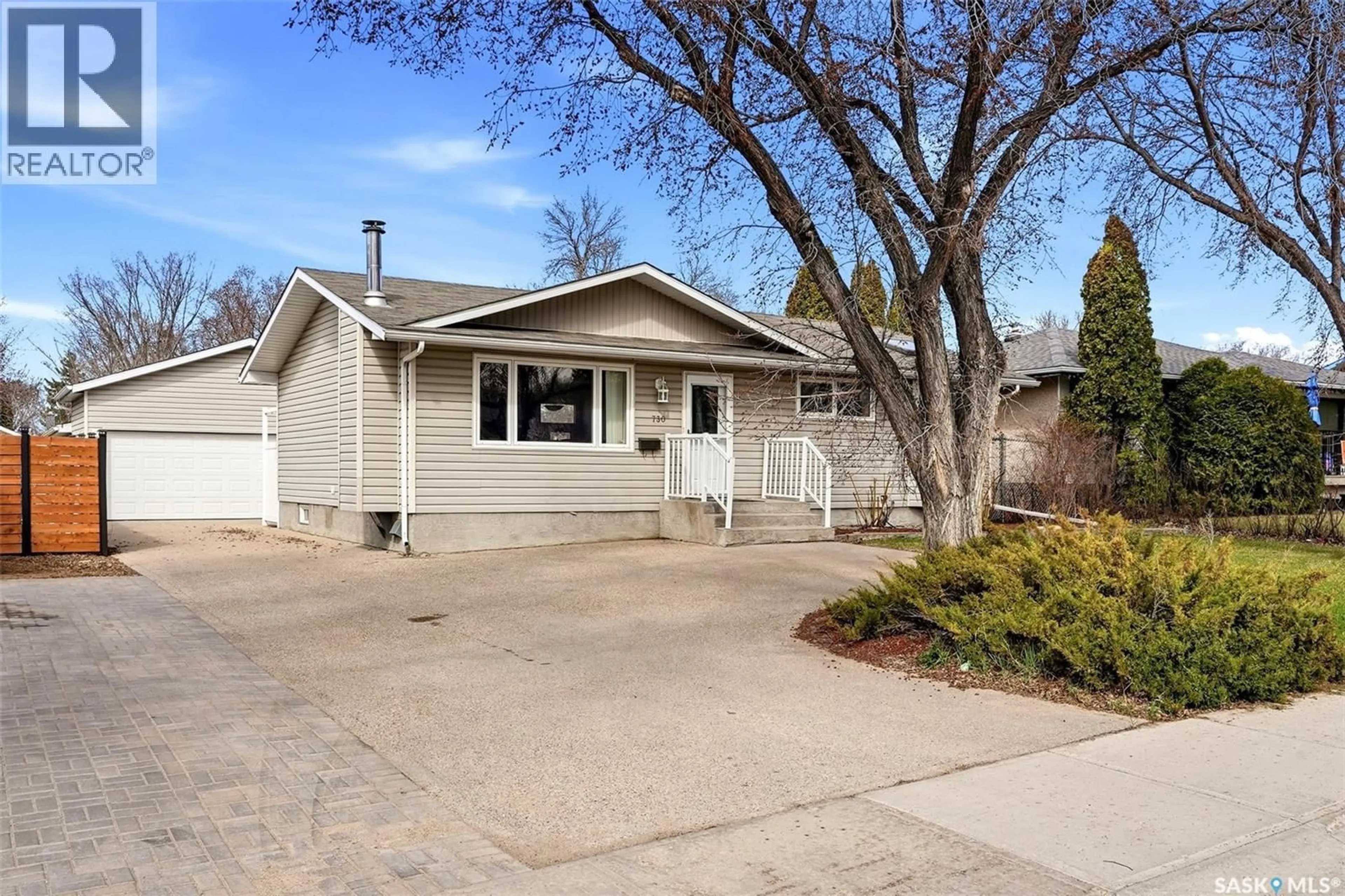 Home with vinyl exterior material, street for 730 MCINTOSH STREET, Regina Saskatchewan S4R5Z4
